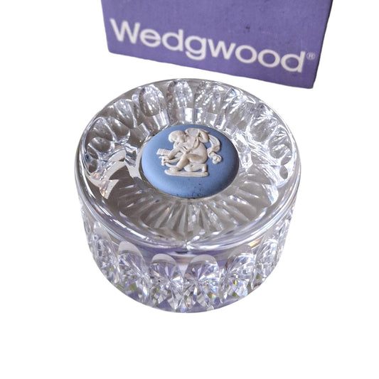 Wedgwood - jasperware presse paper crystal kristal paperweight presse-papier of famous house england cherub, boxed