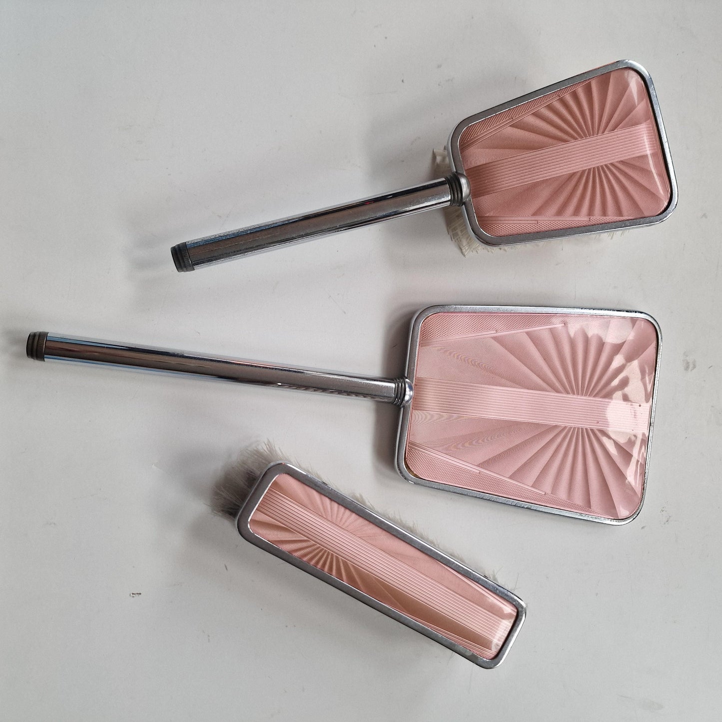 verzilverd midcentury sixties faux guilloche kaptafelsetje handspiegel borstel mirror