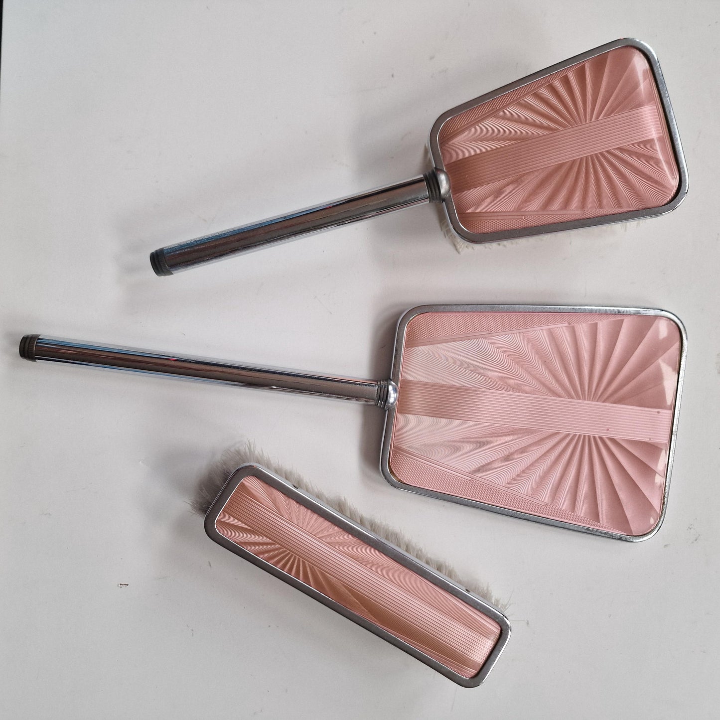 verzilverd midcentury sixties faux guilloche kaptafelsetje handspiegel borstel mirror