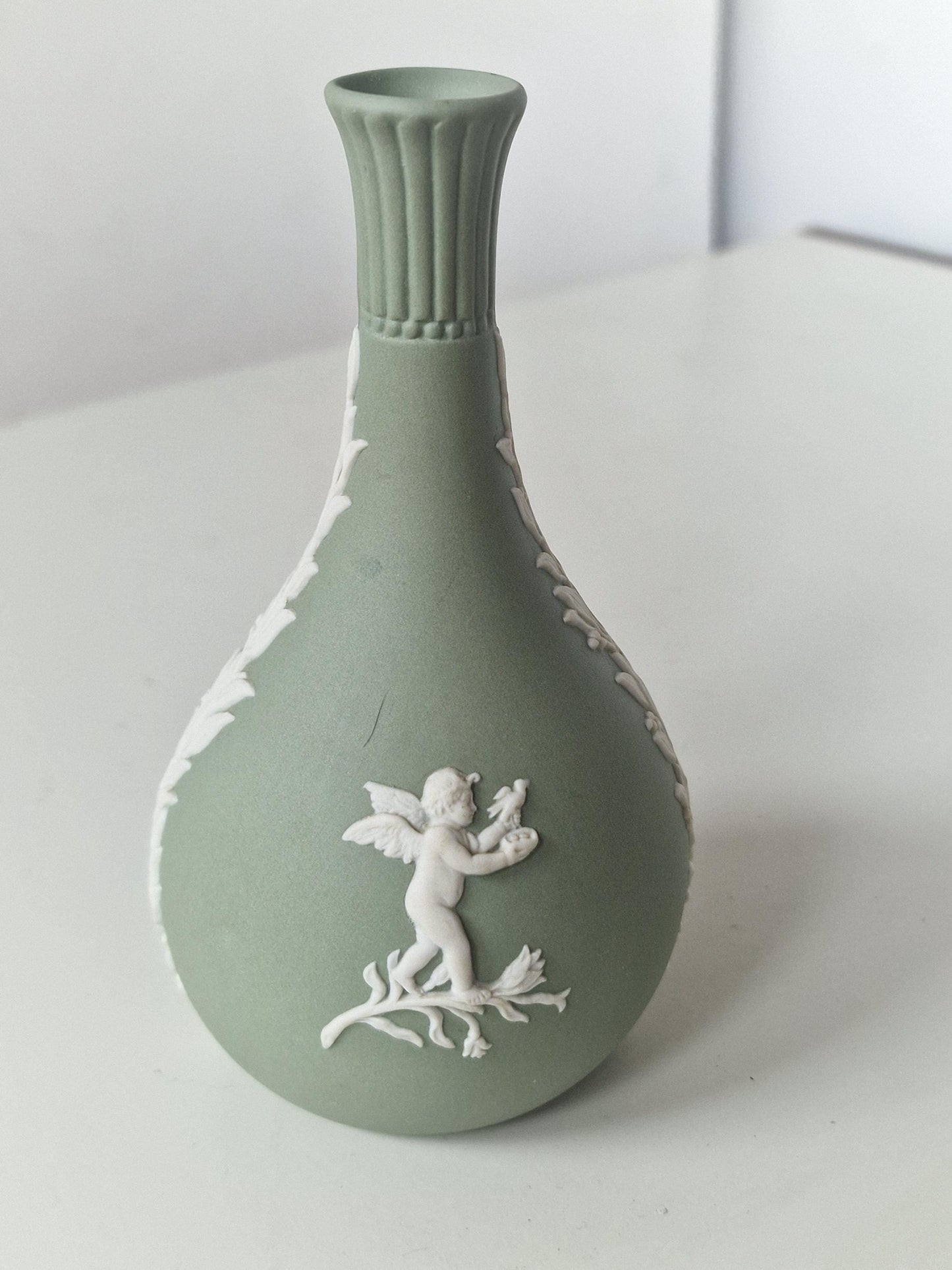 mooie Wedgwood of Etrurian & Barlaston steelvaas Jasper ware, green vase
