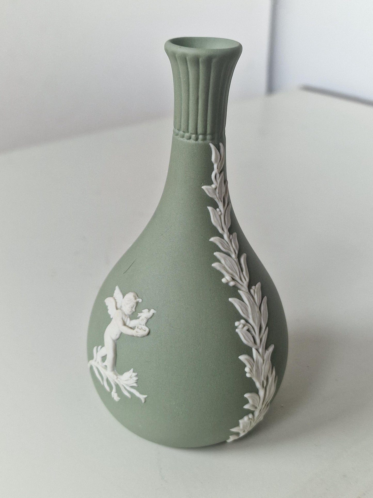 mooie Wedgwood of Etrurian & Barlaston steelvaas Jasper ware, green vase