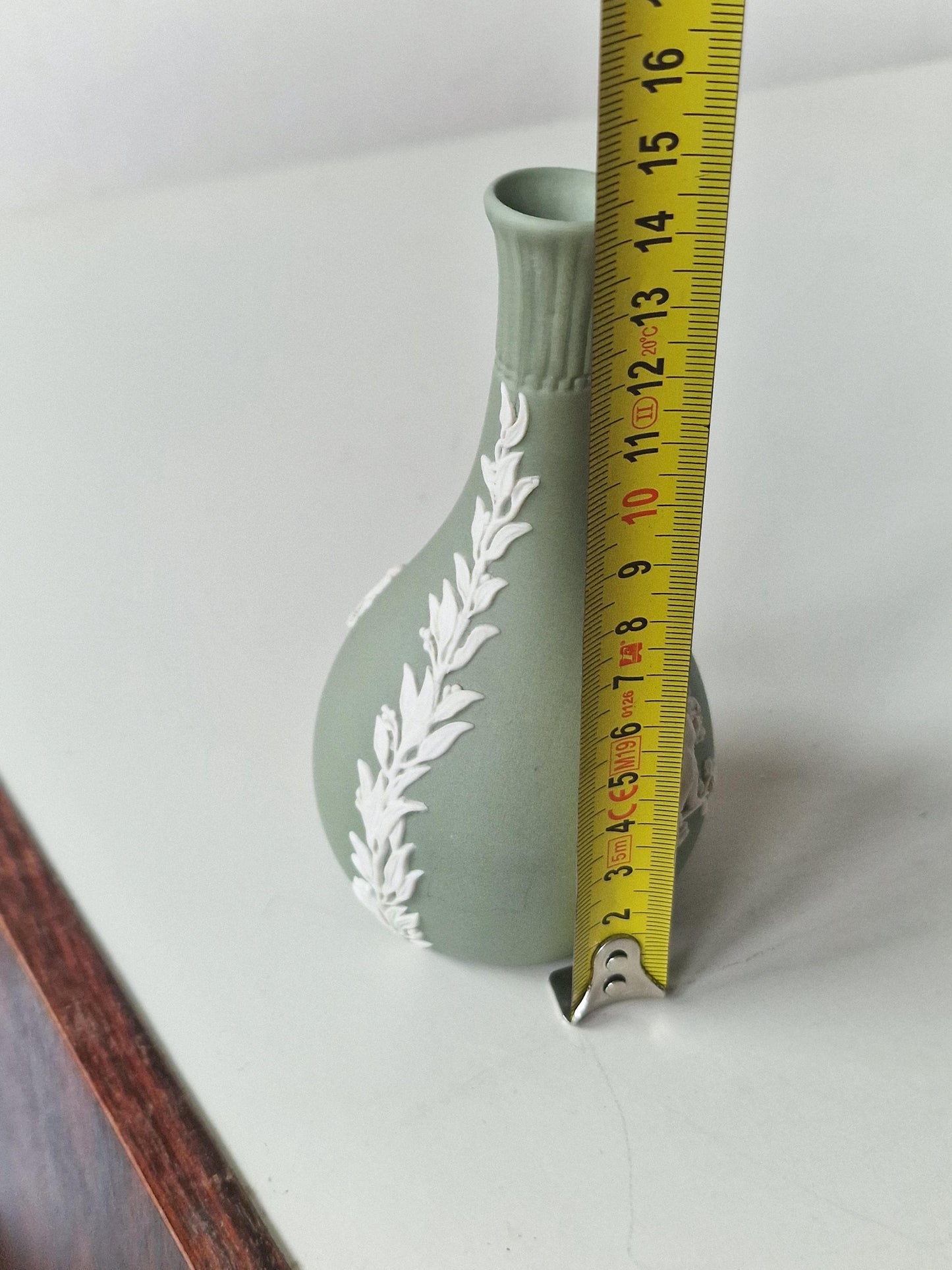 mooie Wedgwood of Etrurian & Barlaston steelvaas Jasper ware, green vase