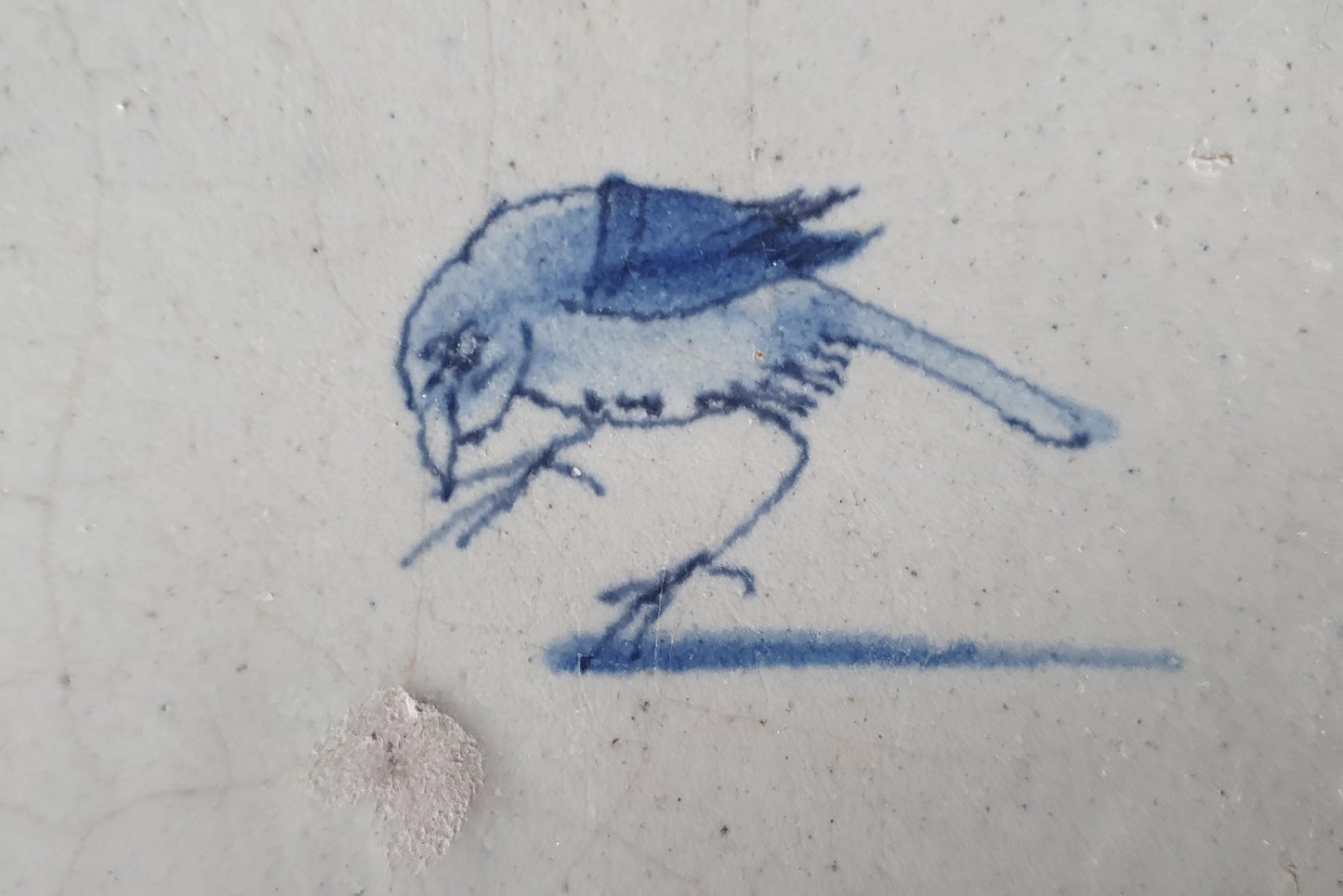 Antique Dutch circle Tile - wan-li cirkel - Dated around 1660, wan-li corner with bird