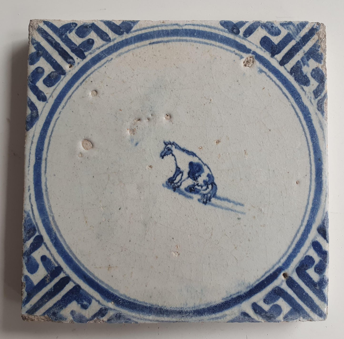 Antique Dutch circle Tile - wan-li cirkel - Dated around 1660, wan-li corner with wolf