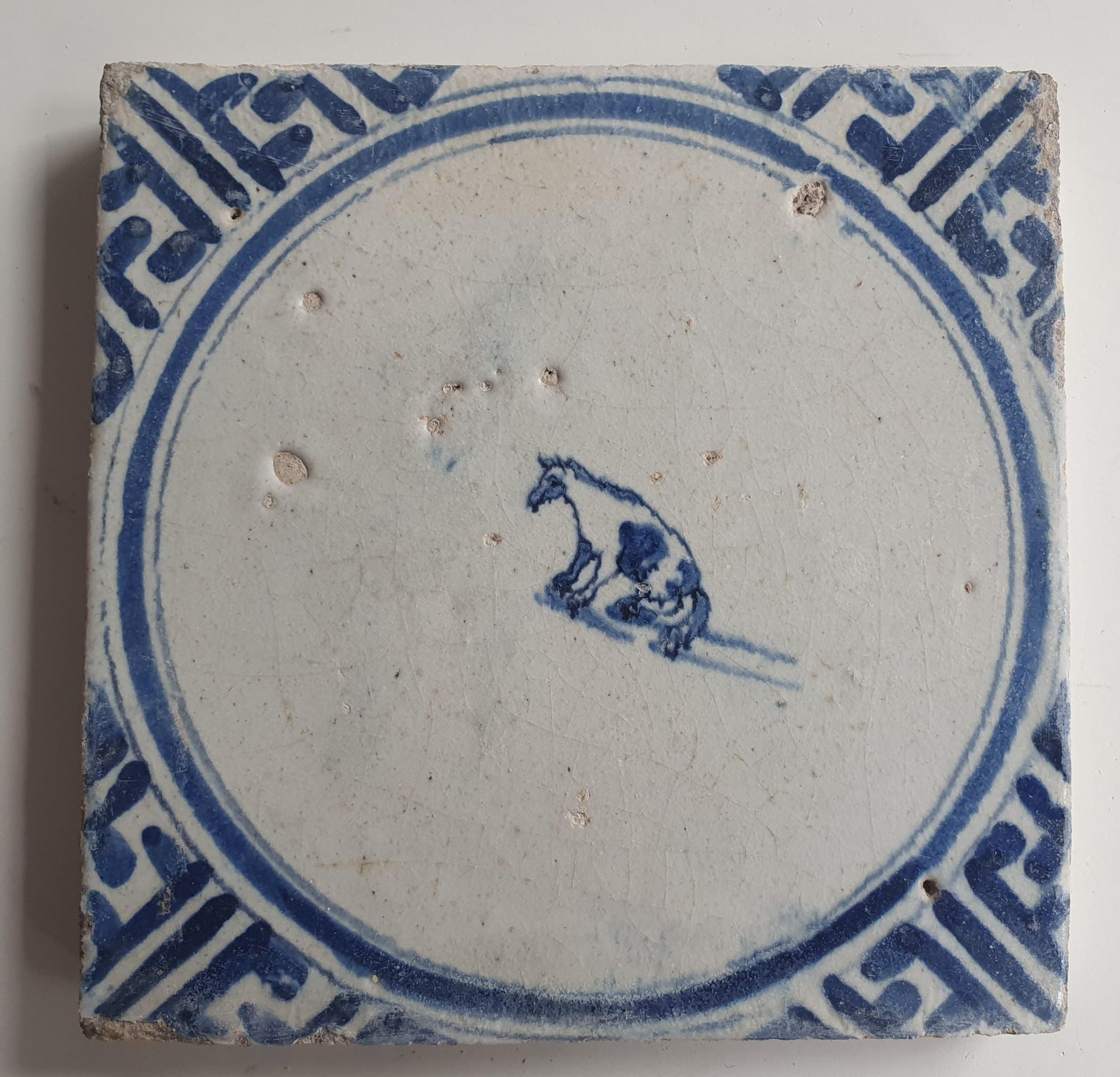 Antique Dutch circle Tile - wan-li cirkel - Dated around 1660, wan-li corner with wolf