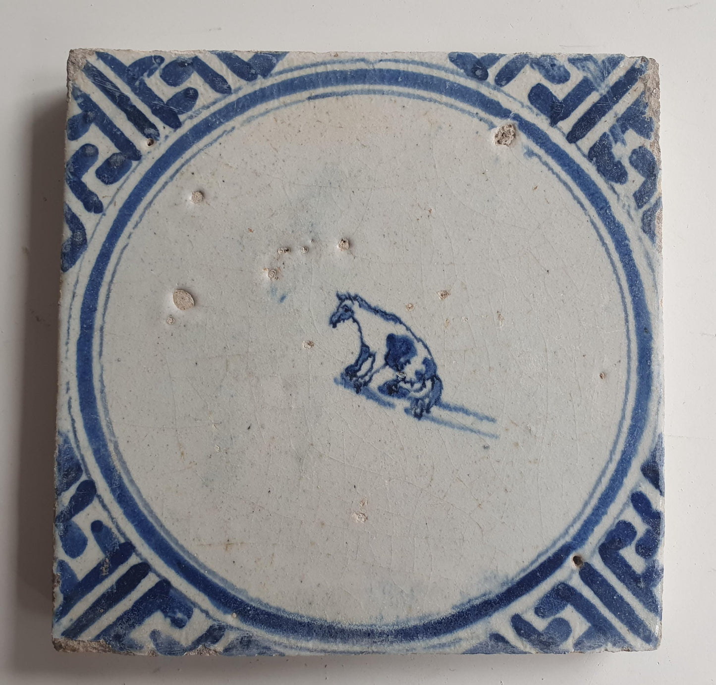 Antique Dutch circle Tile - wan-li cirkel - Dated around 1660, wan-li corner with wolf