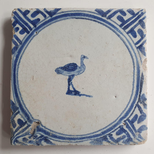Antique Dutch circle Tile - wan-li cirkel - Dated around 1660, wan-li corner with ostrich