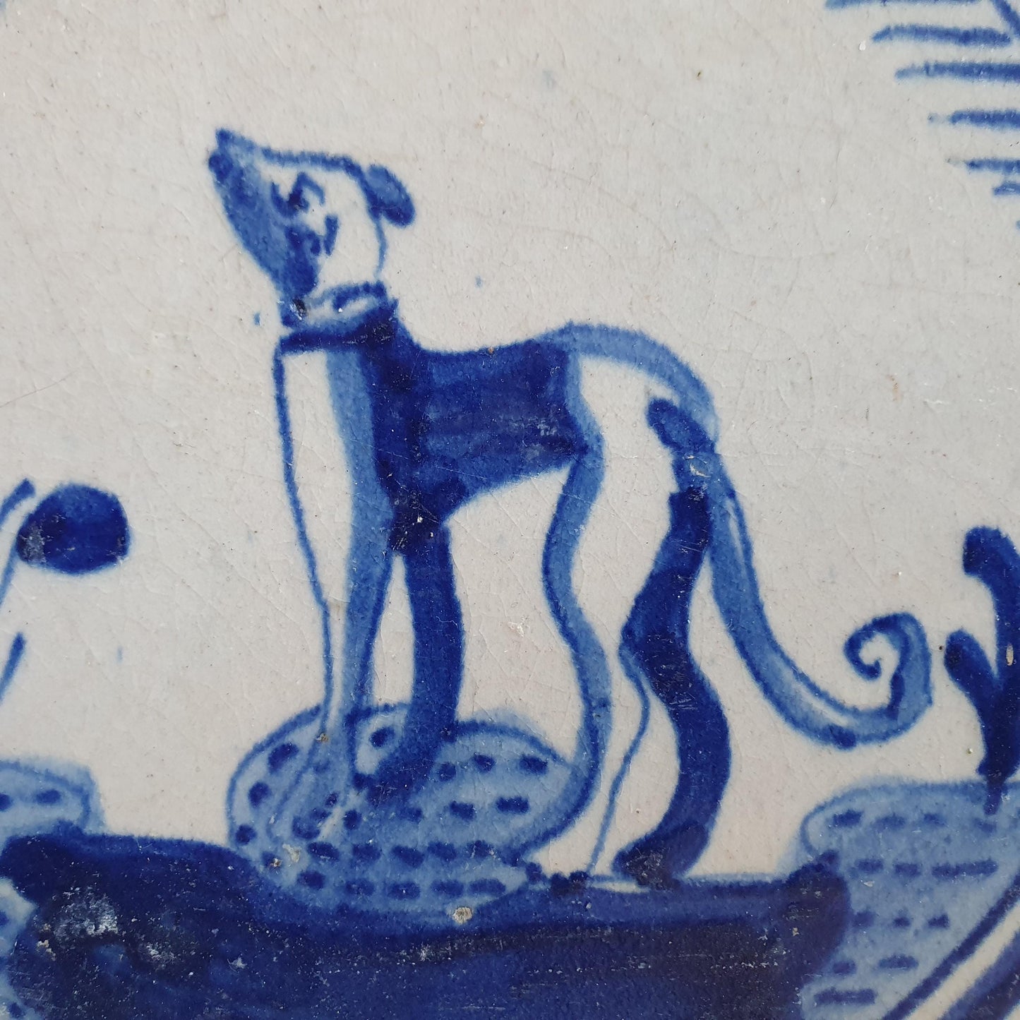 Antique Dutch Tile - Rotterdam Kroontegel, Rotterdamse,  dog , cirkel - Dated around 1625