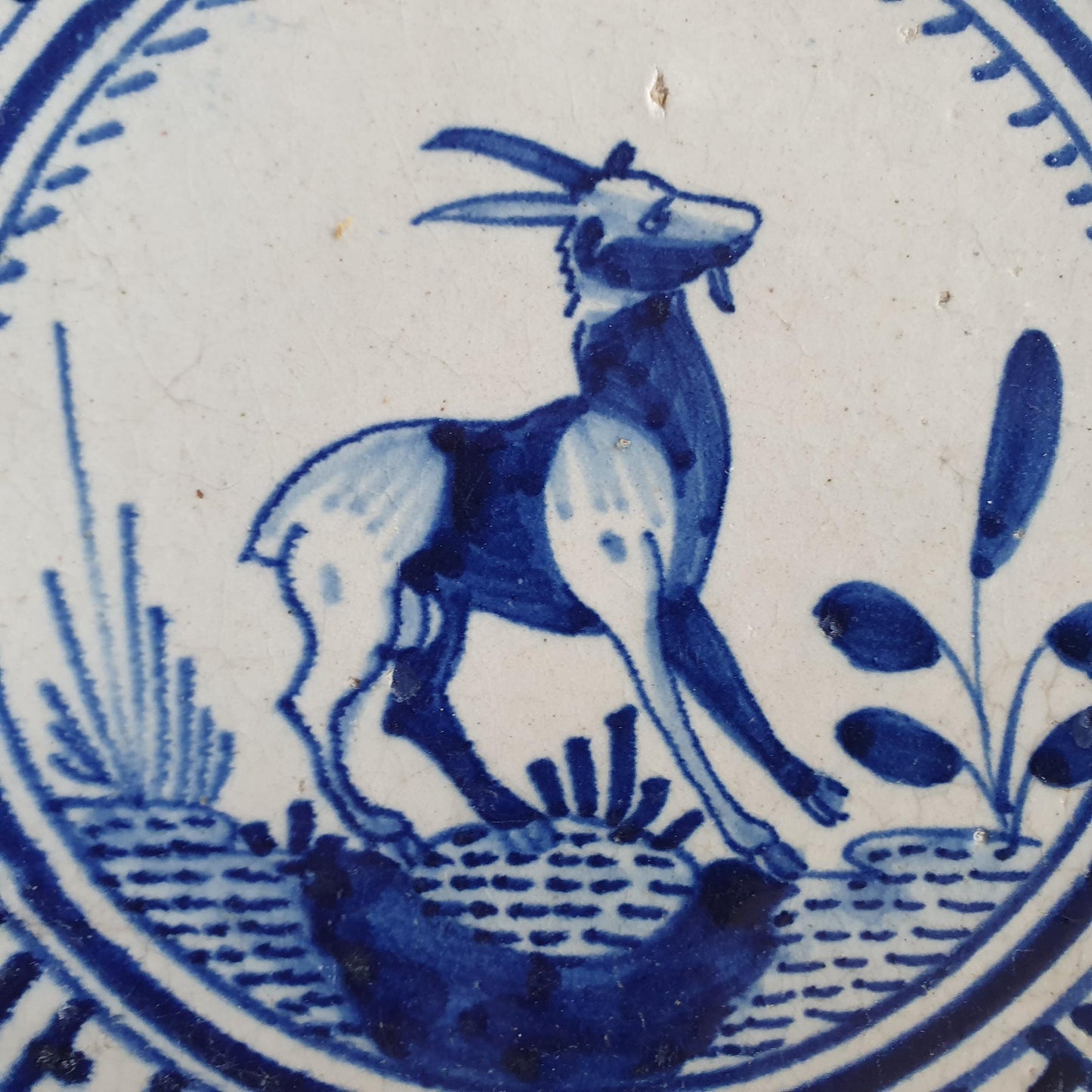 Antique Delft Dutch Tile - Rotterdam Kroontegel, Rotterdamse,  buck , cirkel - Dated around 1625