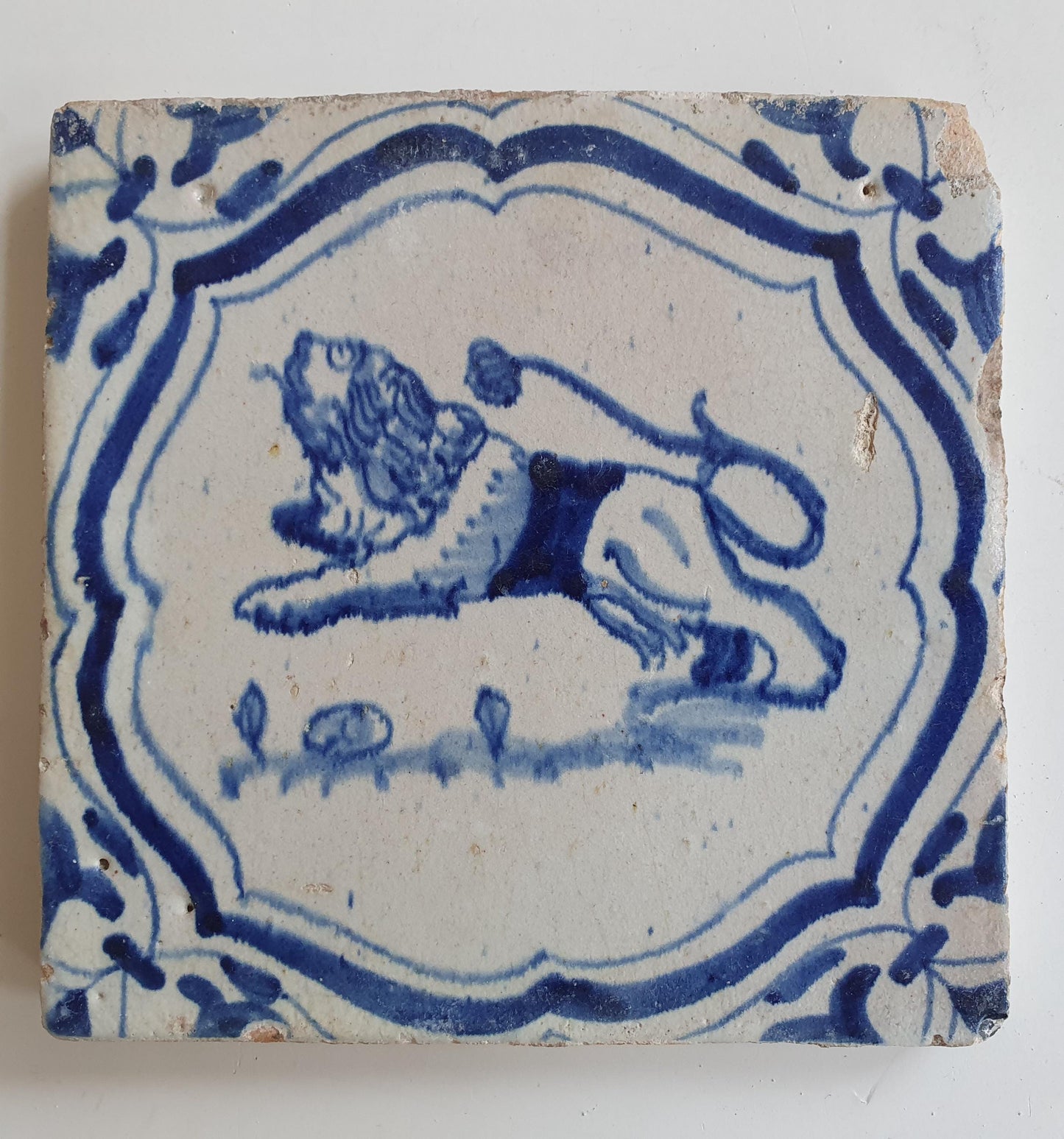 Antique Delft Tile – Lion Motif, Winged Leaf Border (1620-1640)