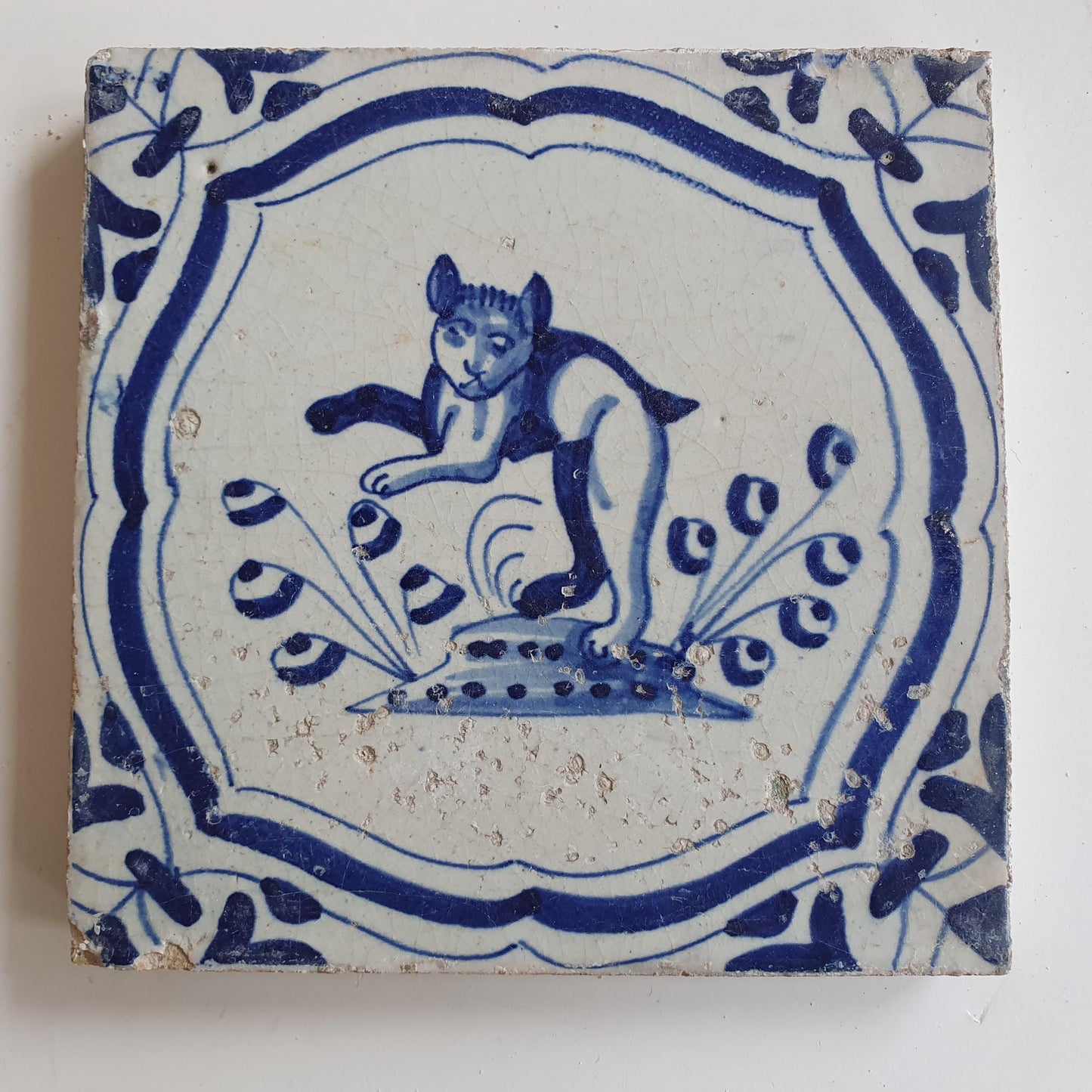 Antique Dutch Tile – Bear Motif, Winged-Leaf Border (1620-1640)