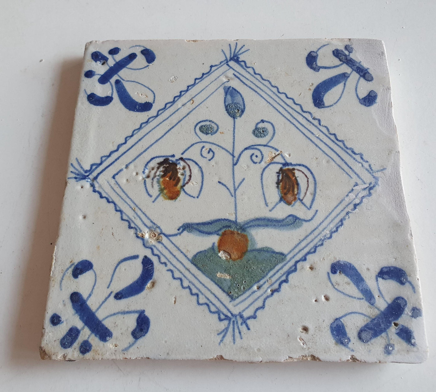 dutch delft  tile  tulip , Nederlands antiek polychroom - tegel met tulp in postzegel square kwadraattegel
