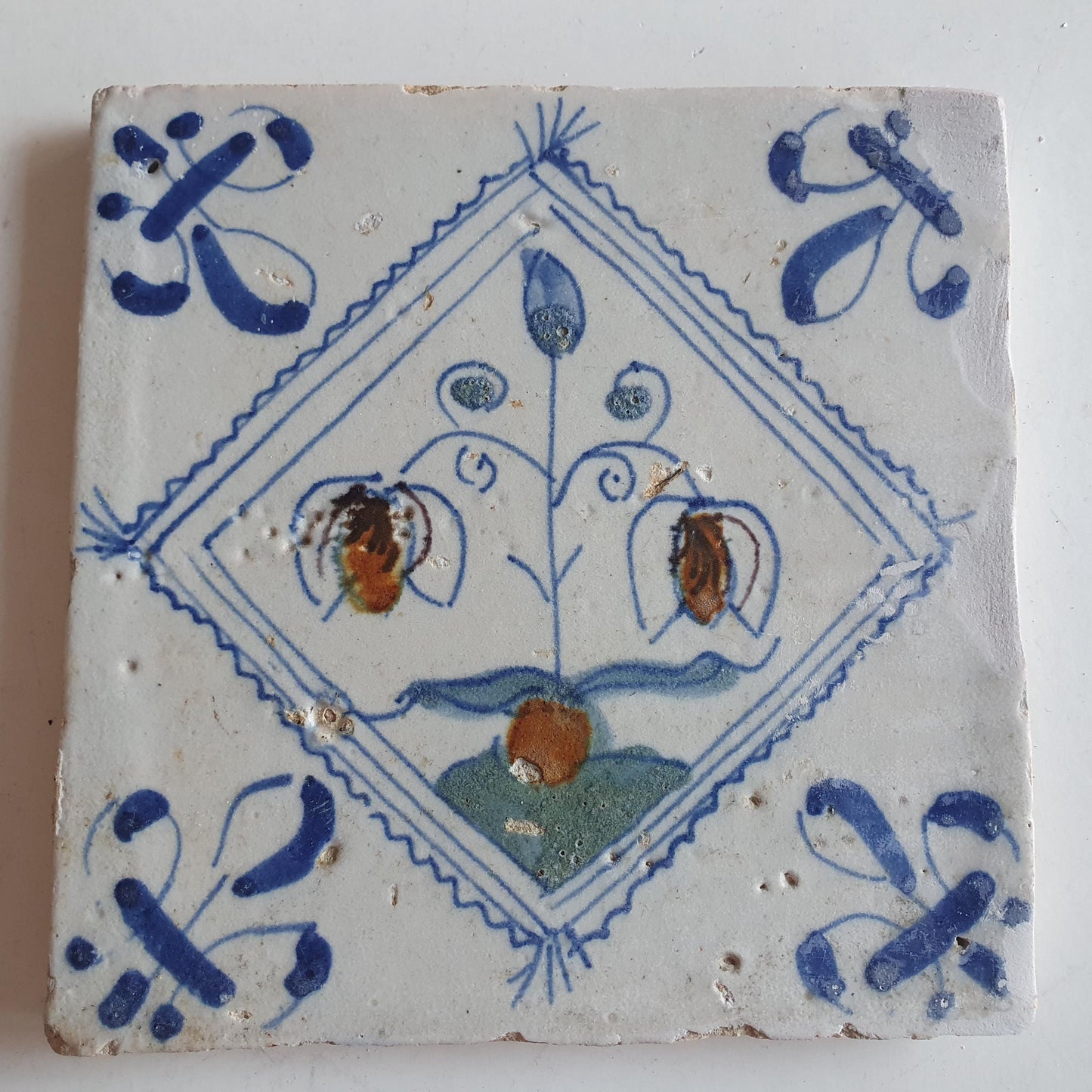 dutch delft  tile  tulip , Nederlands antiek polychroom - tegel met tulp in postzegel square kwadraattegel