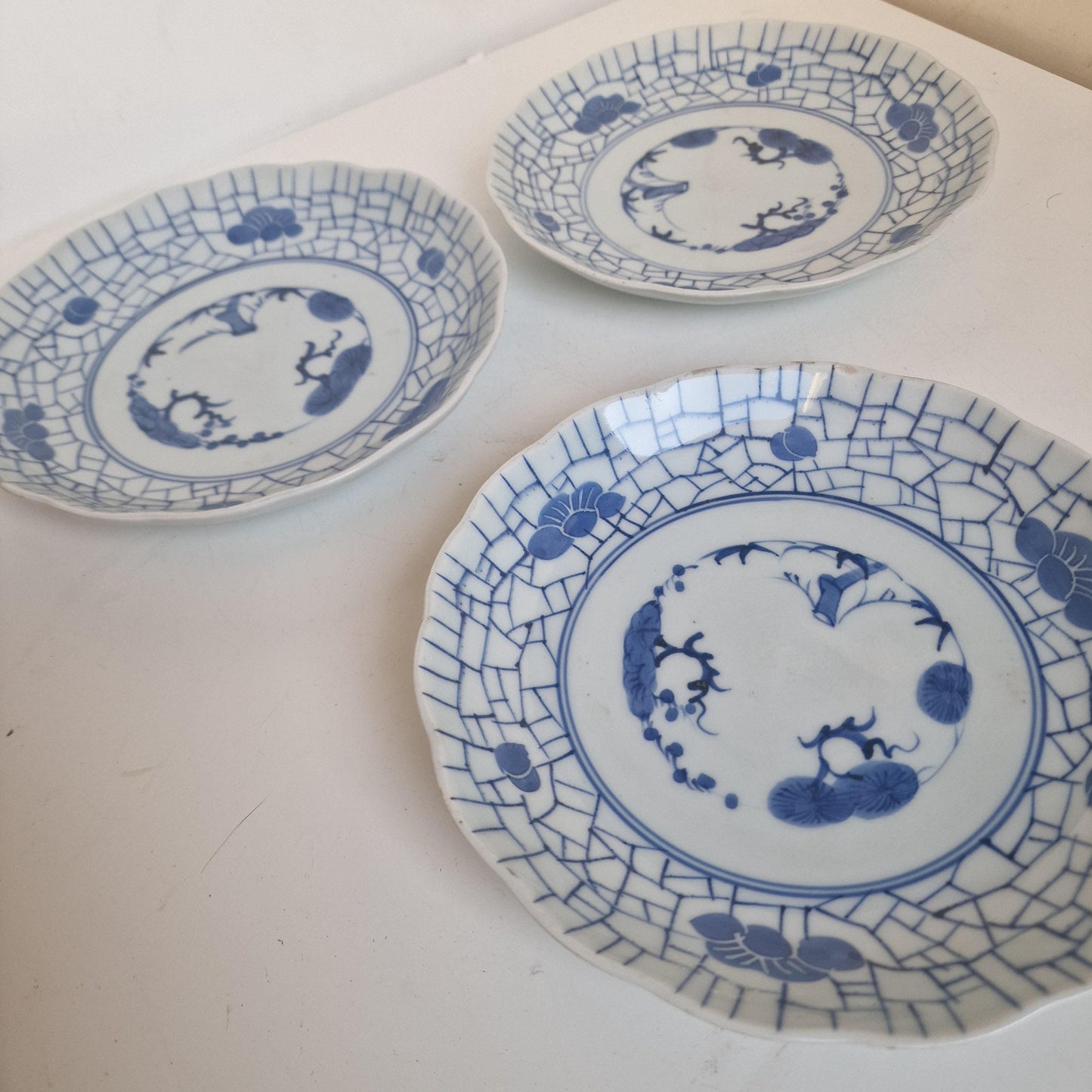 Set of 3 Antique 18th Century Arita Porcelain Plates – Blue and White Japanese Imari – Chrysanthemum & Cracked Ice Pattern