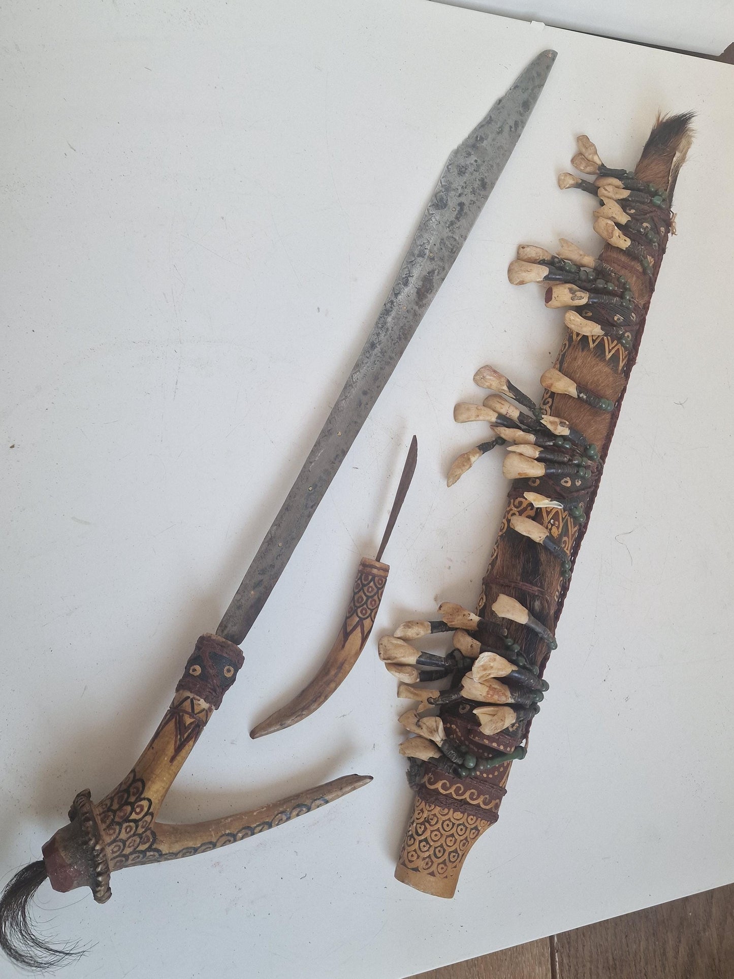 Authentic Dayak Mandau Sword – Borneo Tribal Headhunter Weapon with Real Teeth