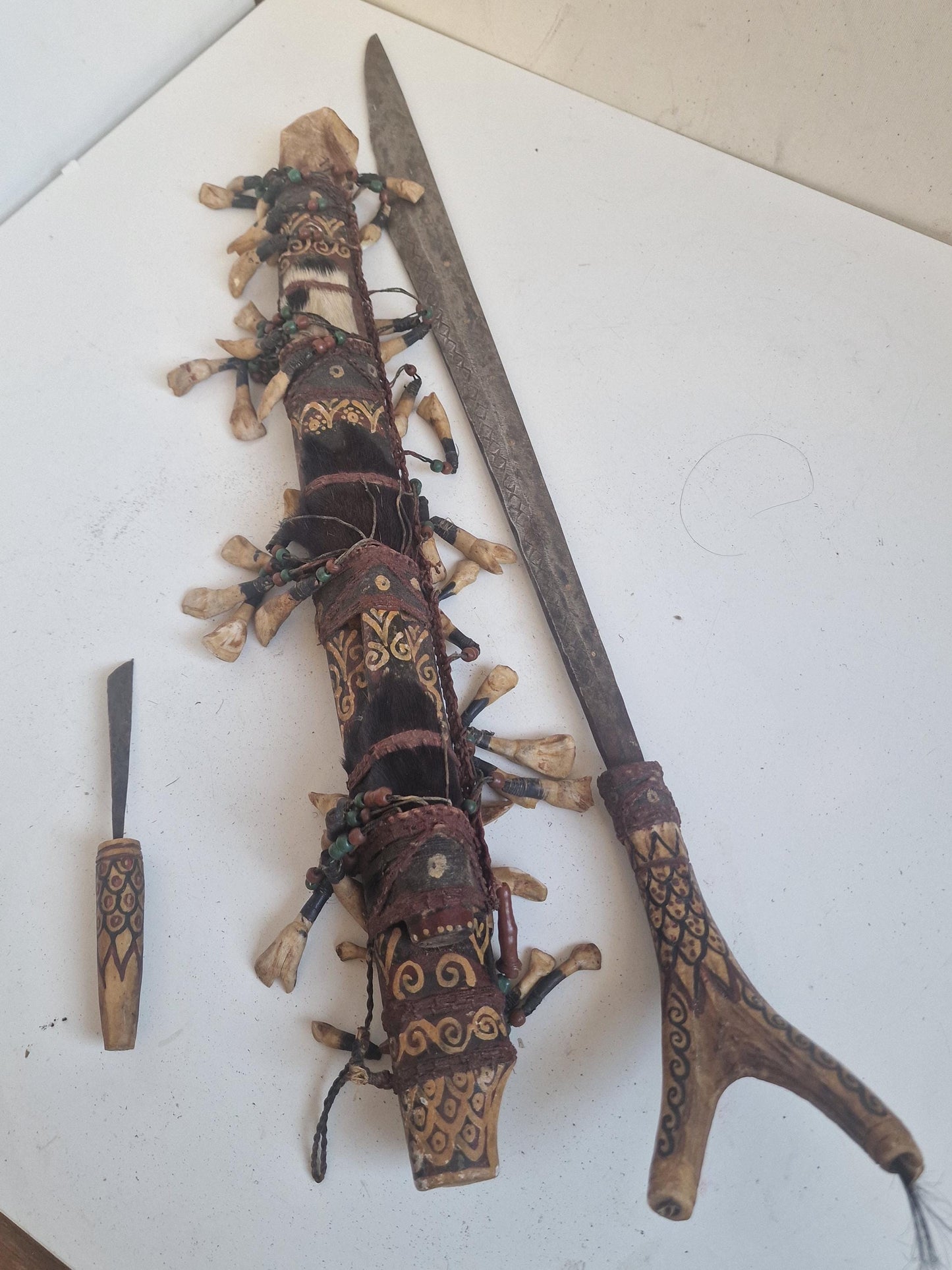 Authentic Dayak Mandau Sword – Borneo Tribal Headhunter Weapon with Real Teeth
