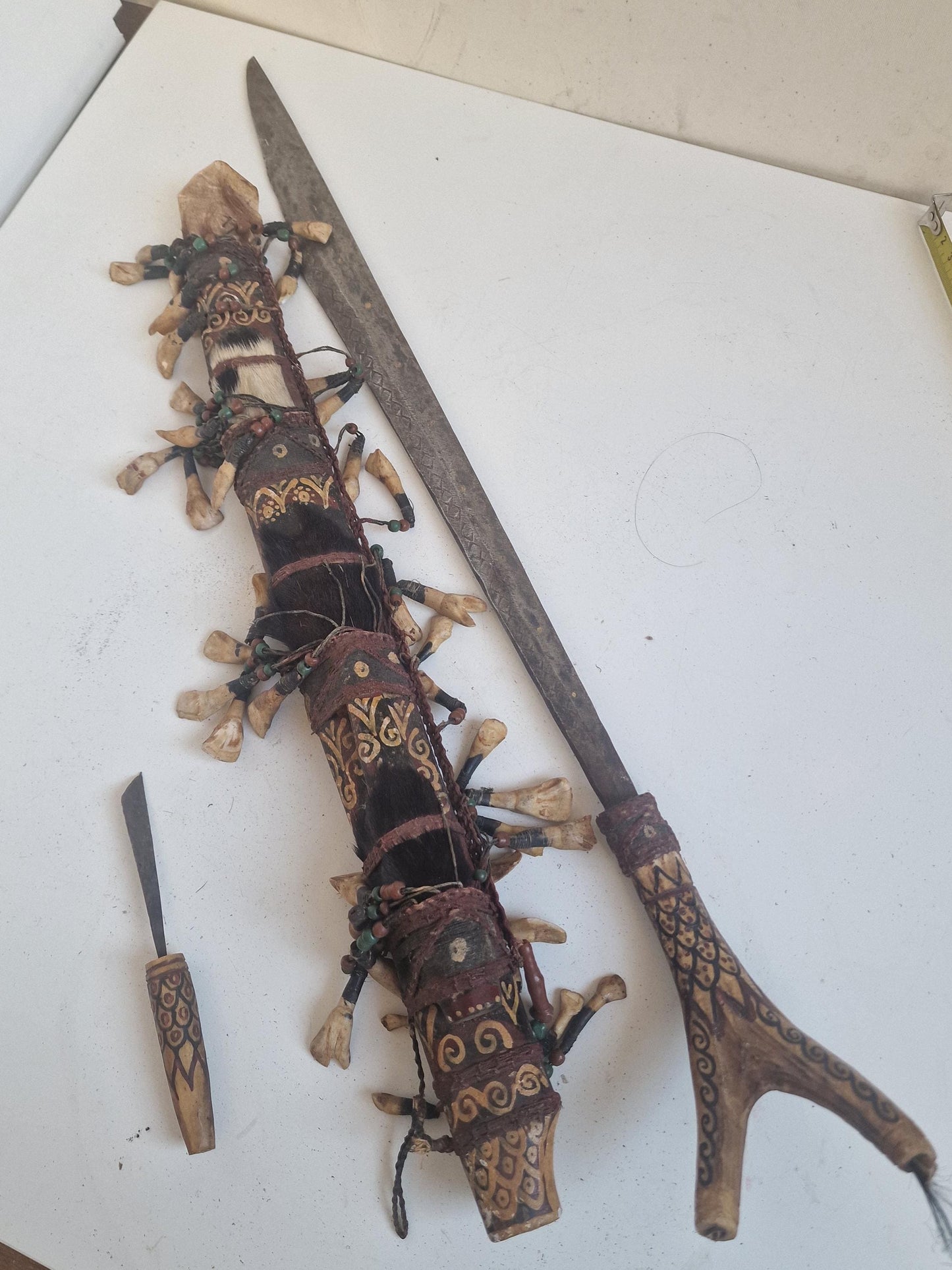Authentic Dayak Mandau Sword – Borneo Tribal Headhunter Weapon with Real Teeth