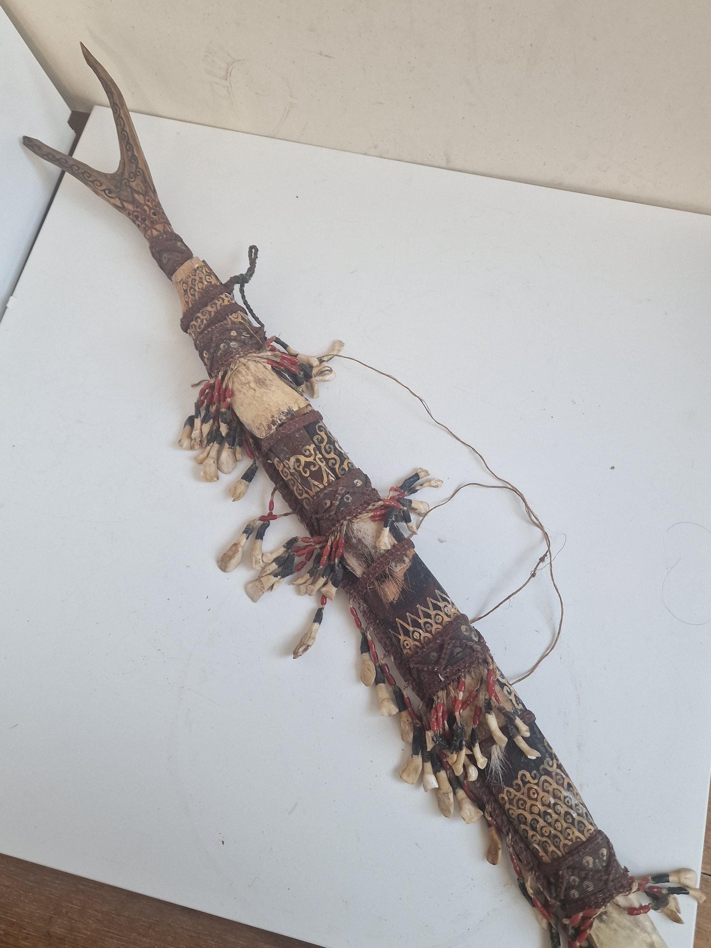 Authentic Dayak Mandau Sword – Borneo Tribal Headhunter Weapon with Real Teeth & Fur