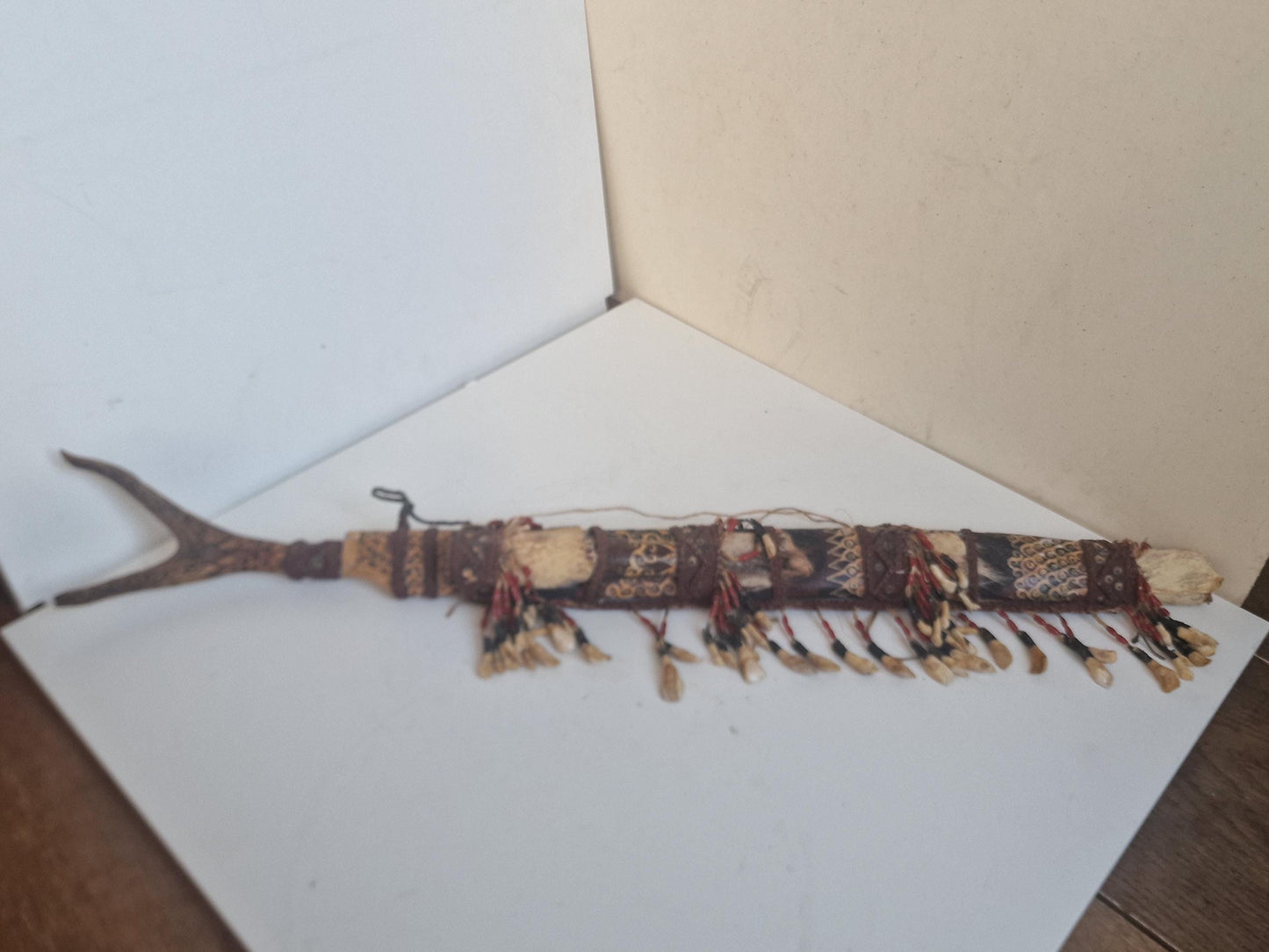 Authentic Dayak Mandau Sword – Borneo Tribal Headhunter Weapon with Real Teeth & Fur