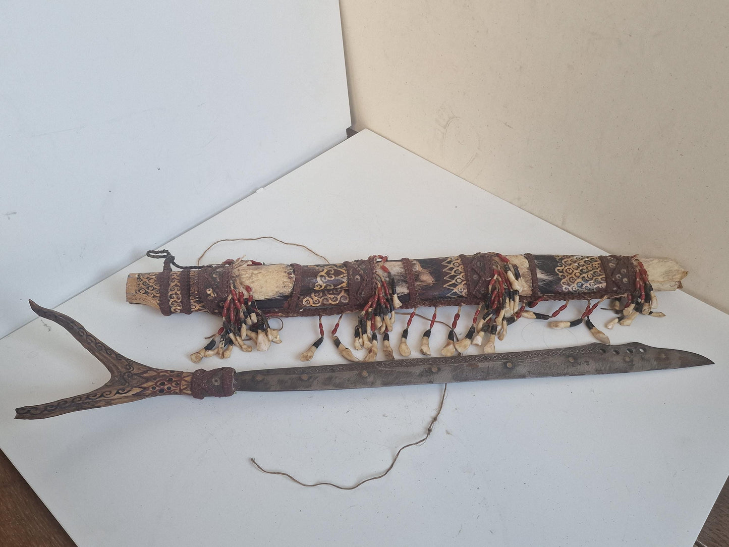 Authentic Dayak Mandau Sword – Borneo Tribal Headhunter Weapon with Real Teeth & Fur