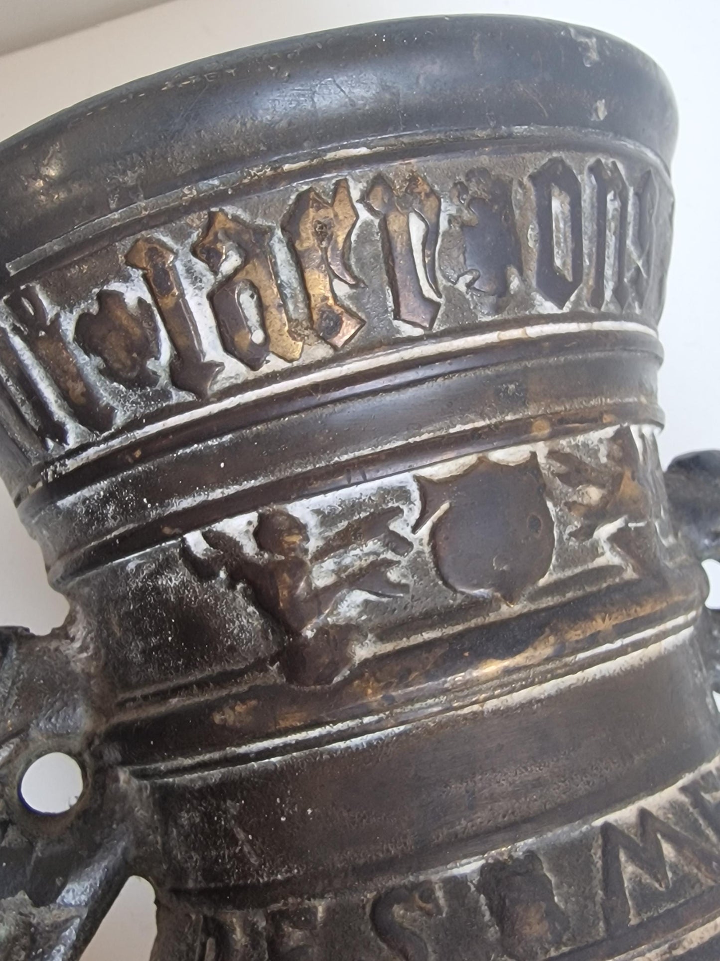 Renaissance Bronze Apothecary Mortar – Dated 1595 – “Laudate Deo” – Northern European Cast Bronze