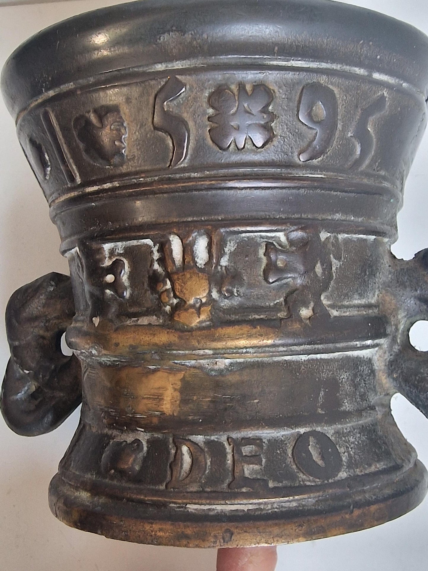 Renaissance Bronze Apothecary Mortar – Dated 1595 – “Laudate Deo” – Northern European Cast Bronze