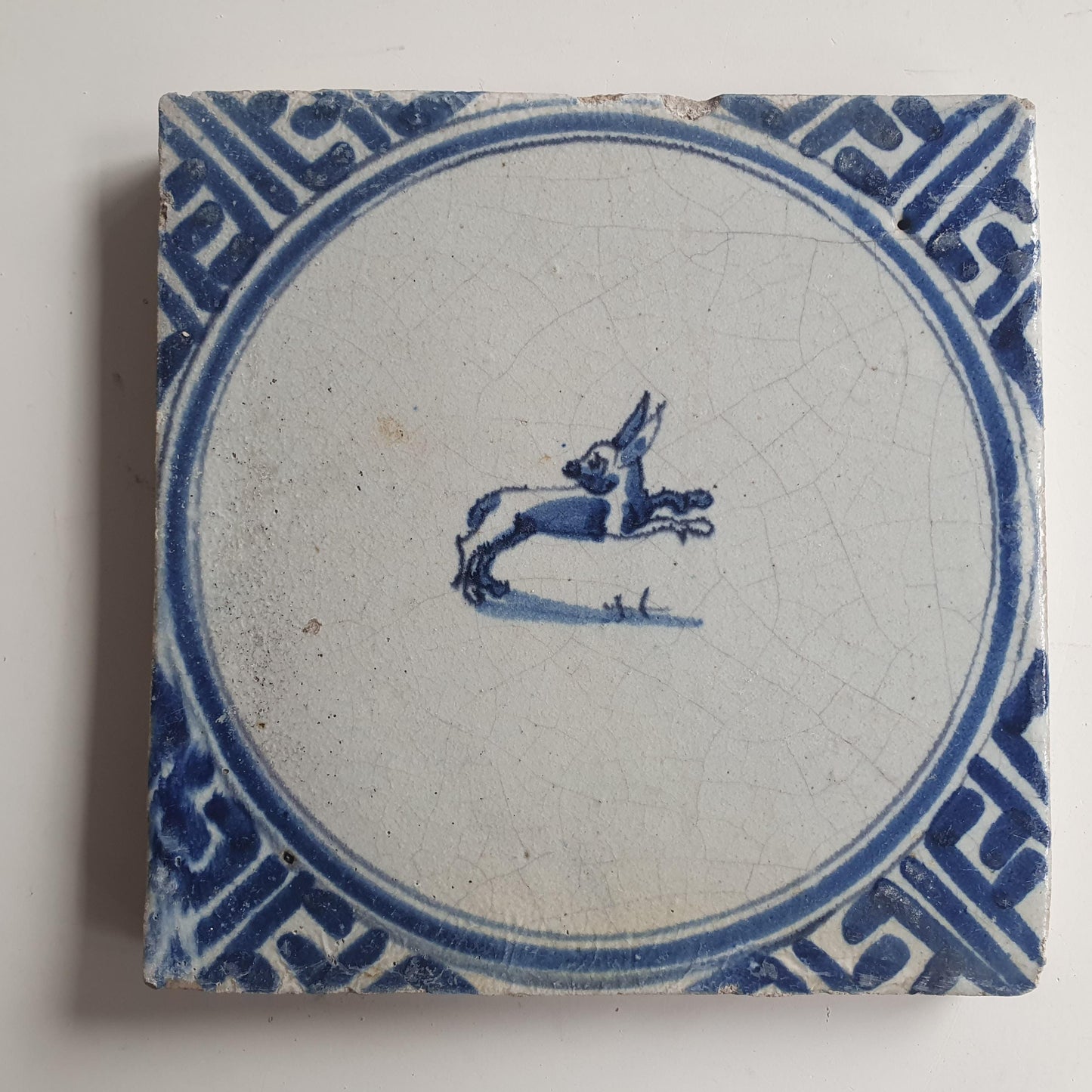 Antique Dutch circle Tile - wan-li cirkel - Dated around 1660, wan-li corner with rabbit