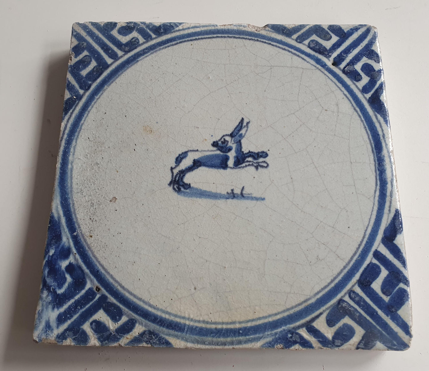 Antique Dutch circle Tile - wan-li cirkel - Dated around 1660, wan-li corner with rabbit