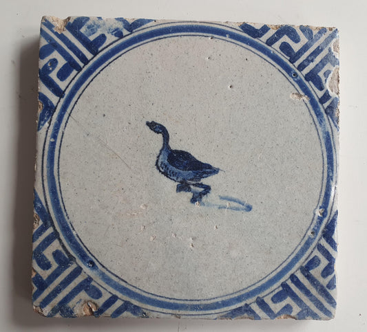 Antique Dutch circle Tile - wan-li cirkel - Dated around 1660, wan-li corner with goose
