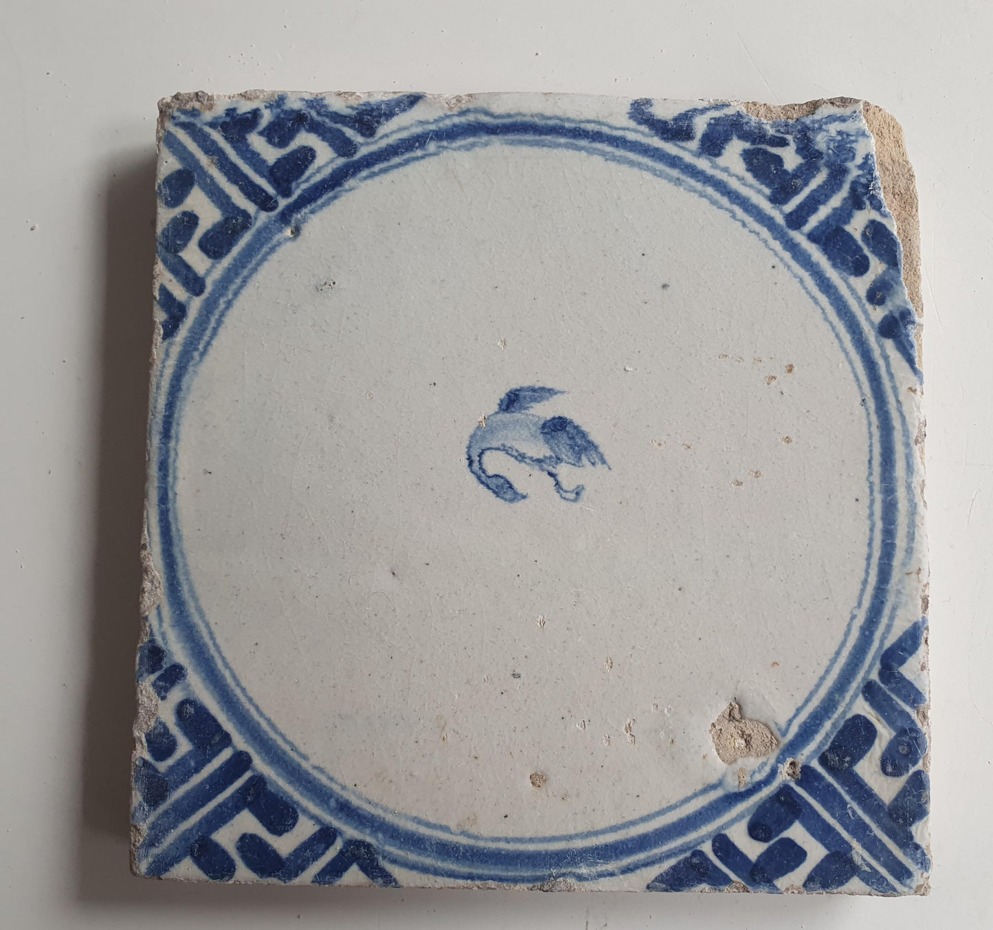 Antique Dutch circle Tile - wan-li cirkel - Dated around 1660, wan-li corner with bird