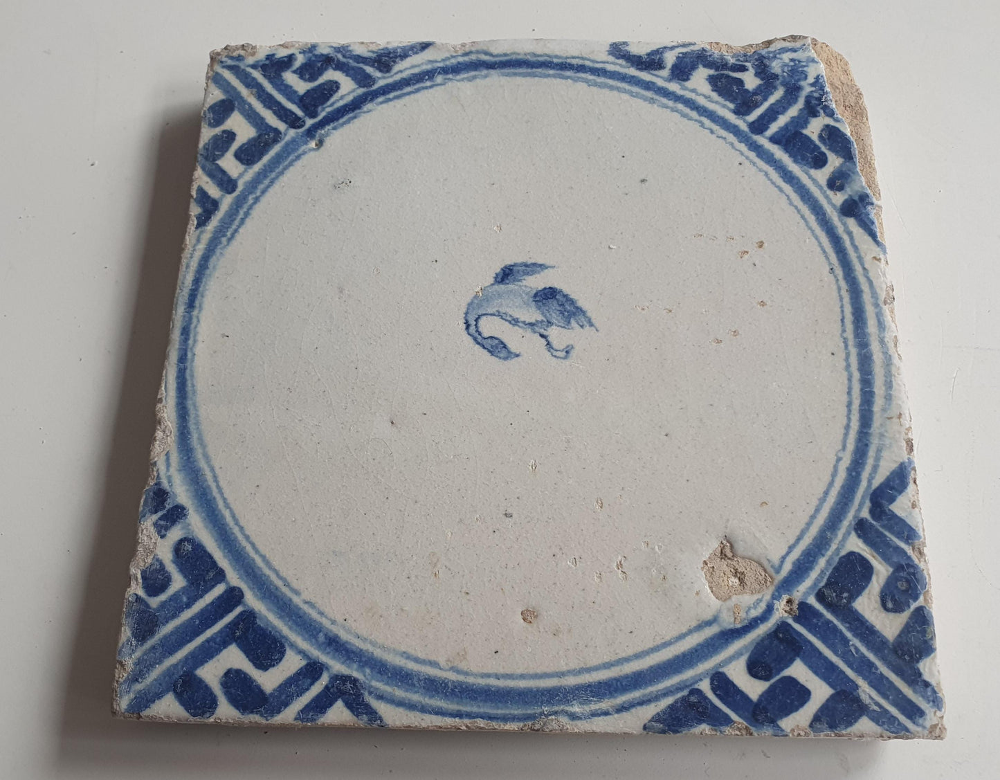 Antique Dutch circle Tile - wan-li cirkel - Dated around 1660, wan-li corner with bird