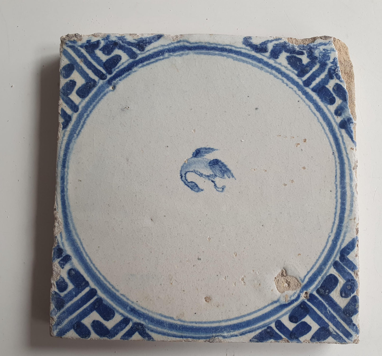 Antique Dutch circle Tile - wan-li cirkel - Dated around 1660, wan-li corner with bird