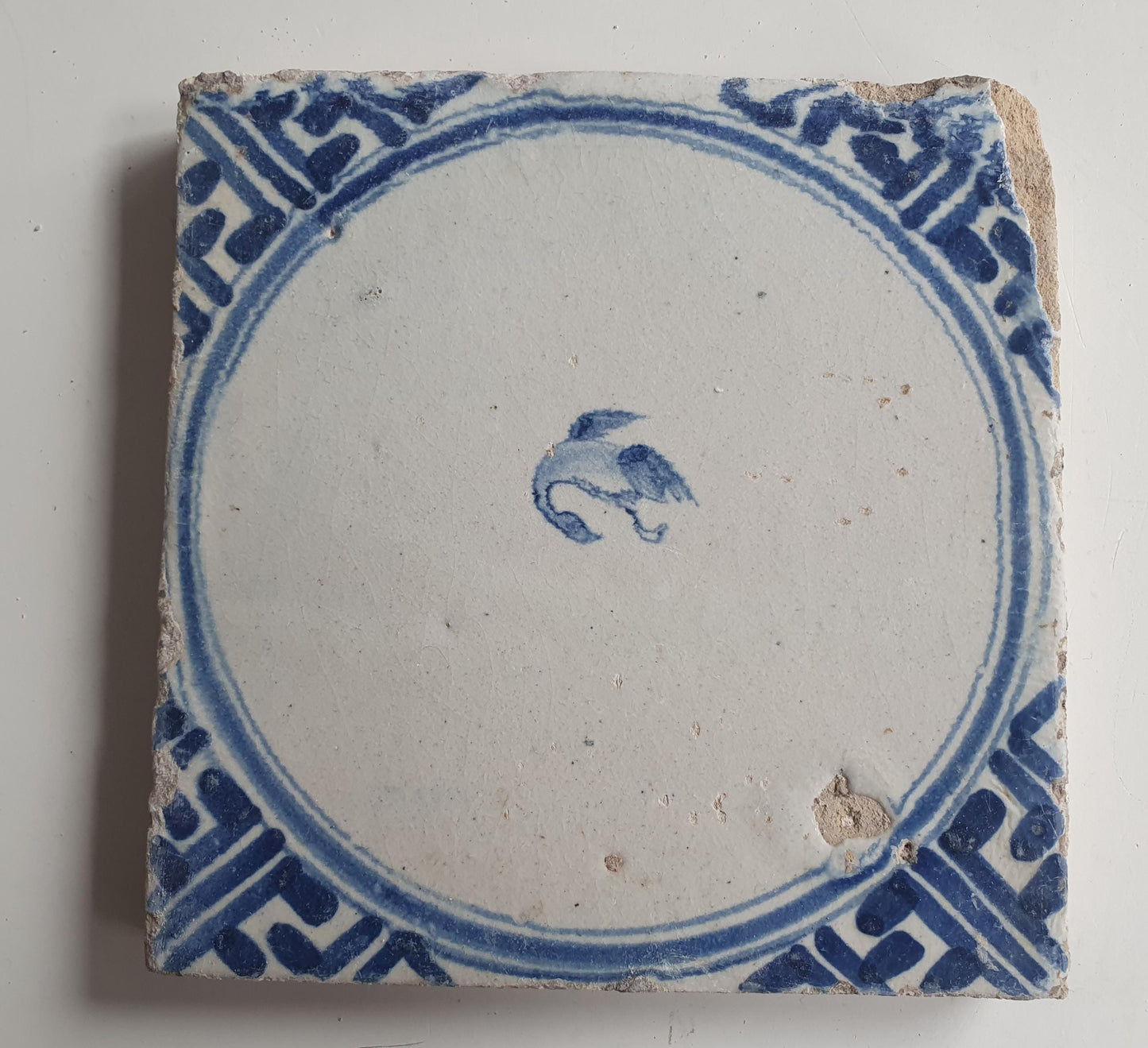 Antique Dutch circle Tile - wan-li cirkel - Dated around 1660, wan-li corner with bird