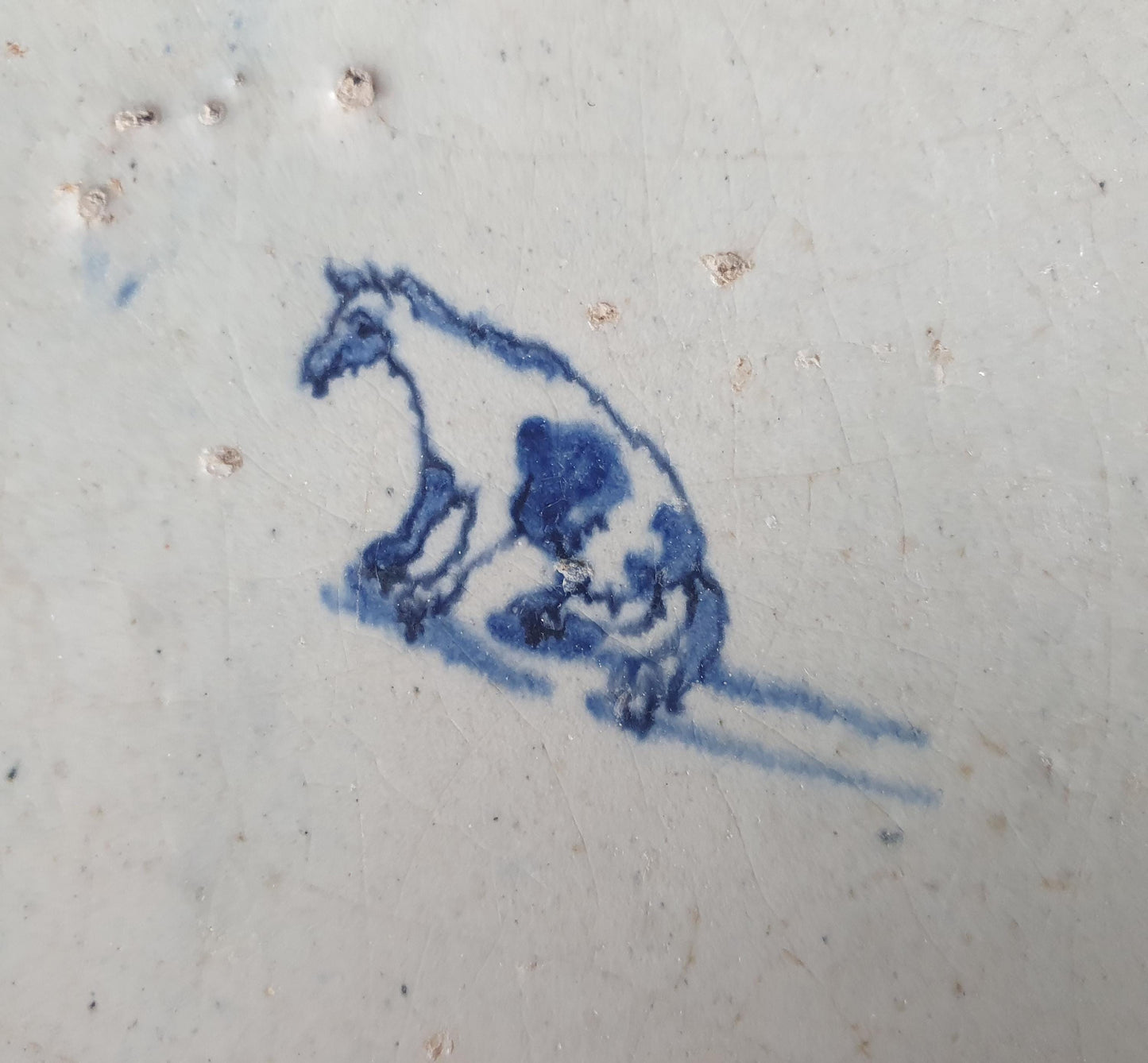 Antique Dutch circle Tile - wan-li cirkel - Dated around 1660, wan-li corner with wolf