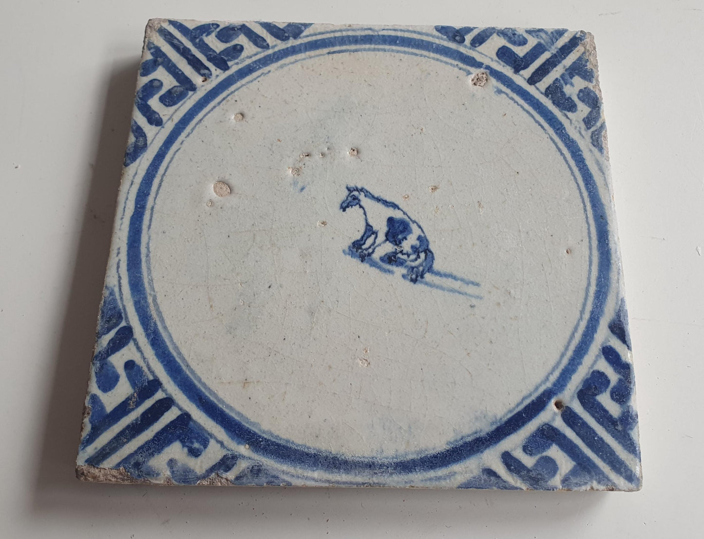 Antique Dutch circle Tile - wan-li cirkel - Dated around 1660, wan-li corner with wolf