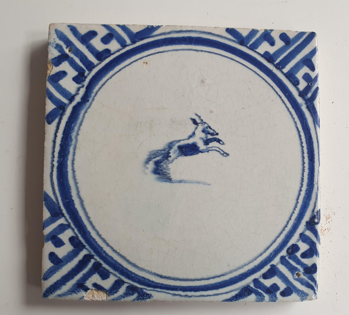 Antique Dutch circle Tile - wan-li cirkel - Dated around 1660, wan-li corner with fox