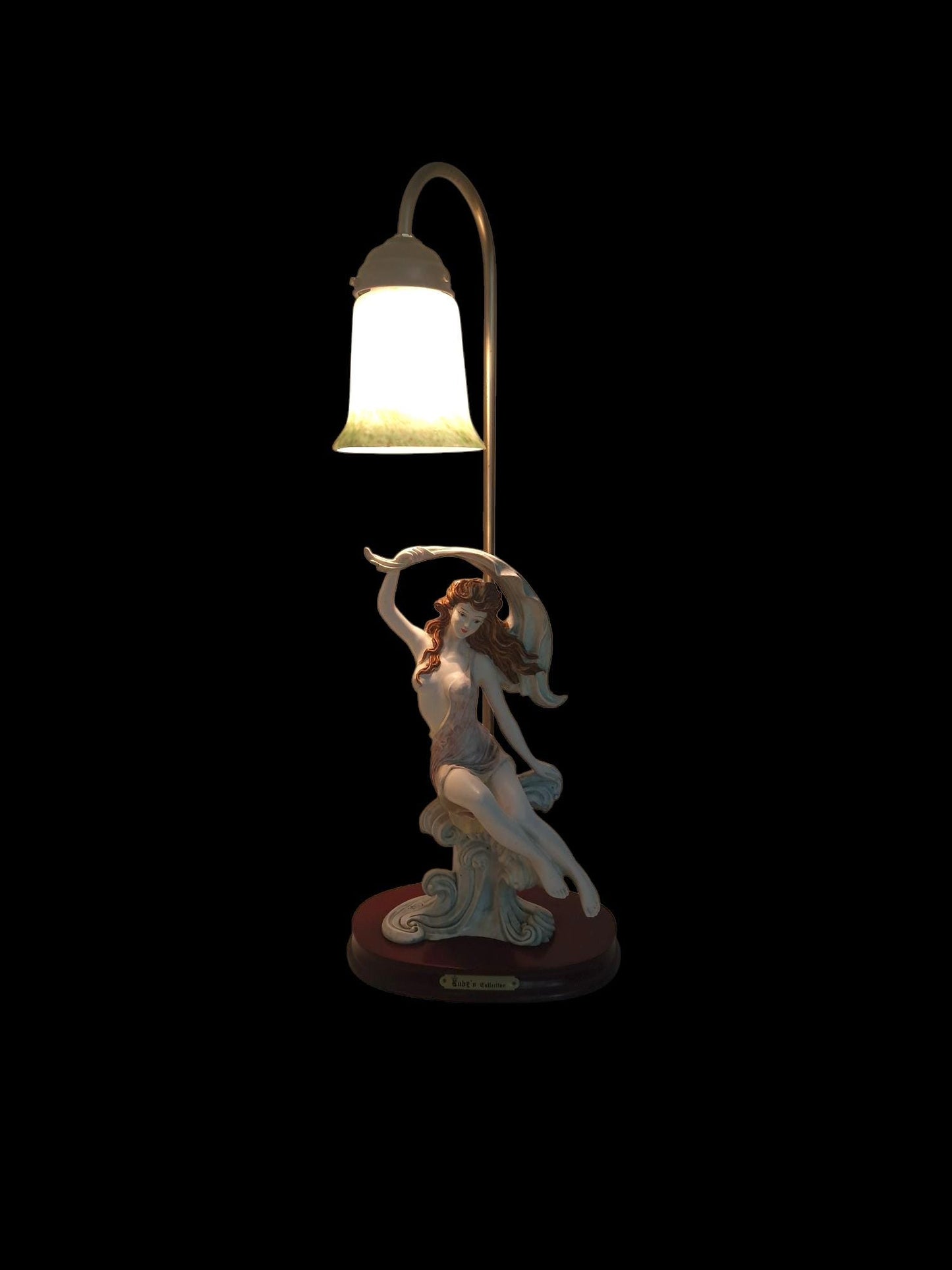Elegante Gino Crosa, italiaanse ontwerper, collectielamp – art-nouveaustijl dame met vloeiende sjaal, gemarkeerd, vintage tafellamp