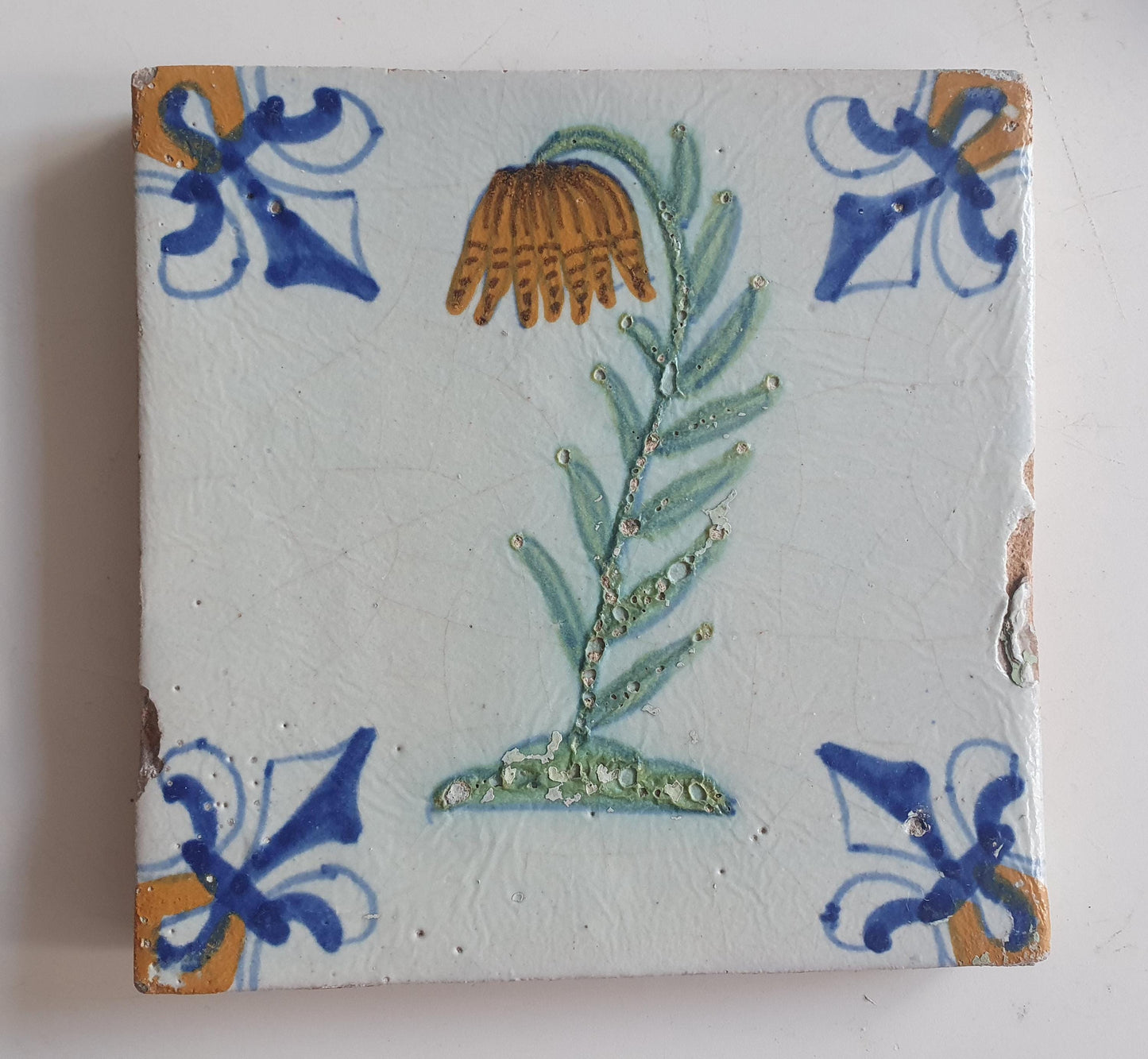 dutch flower  Gouda rare delft polychrome tile, 1620