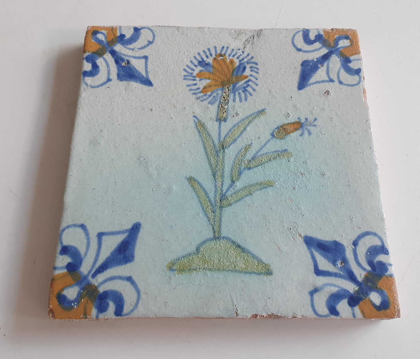 dutch flower  Gouda rare delft polychrome tile, 1620