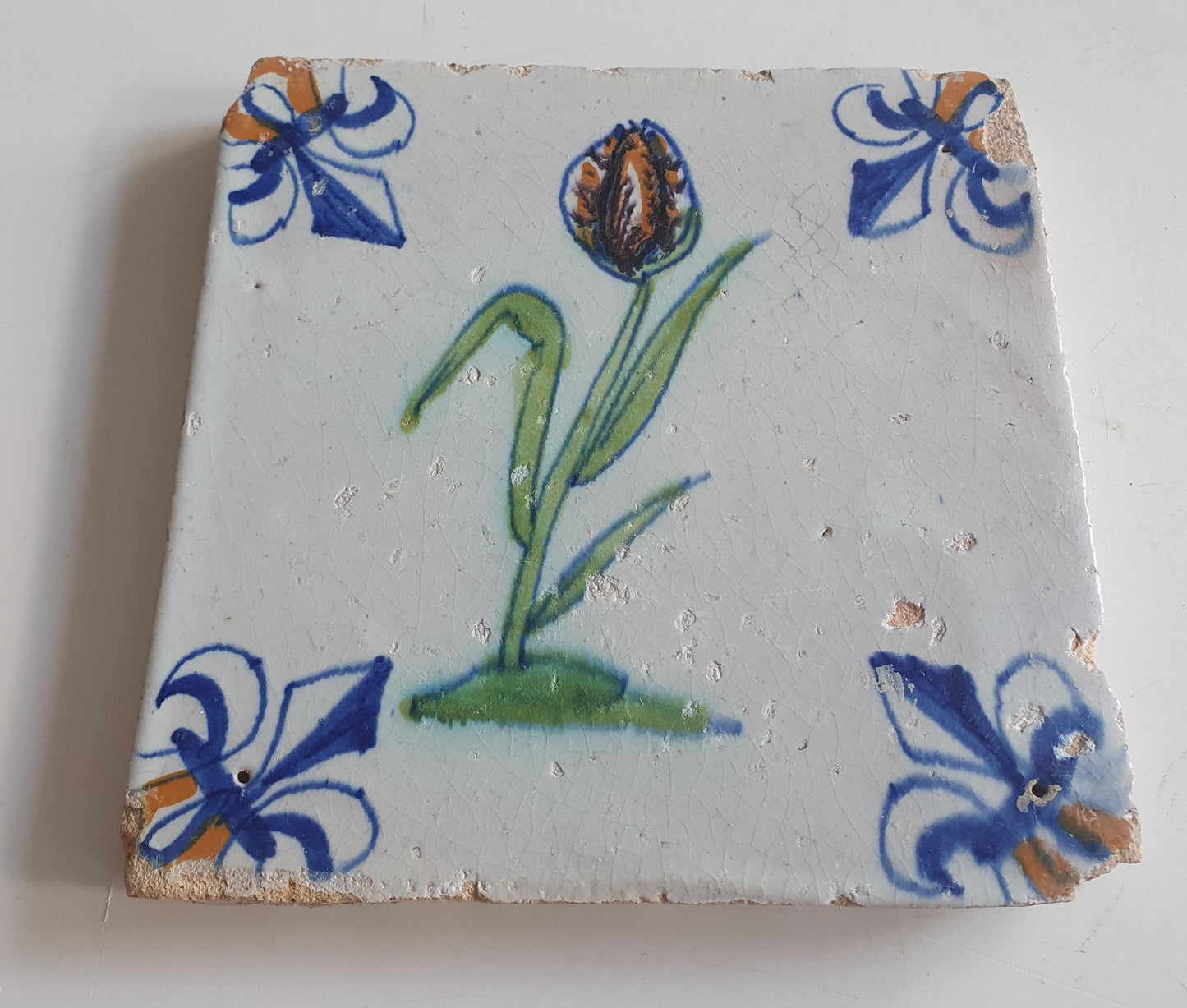 dutch flower  Gouda rare delft polychrome tile, 1620
