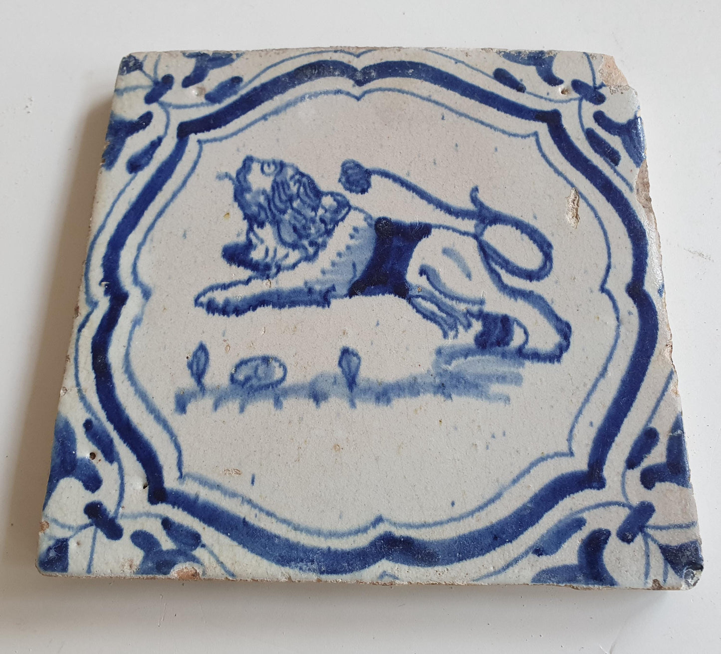 Antique Delft Tile – Lion Motif, Winged Leaf Border (1620-1640)