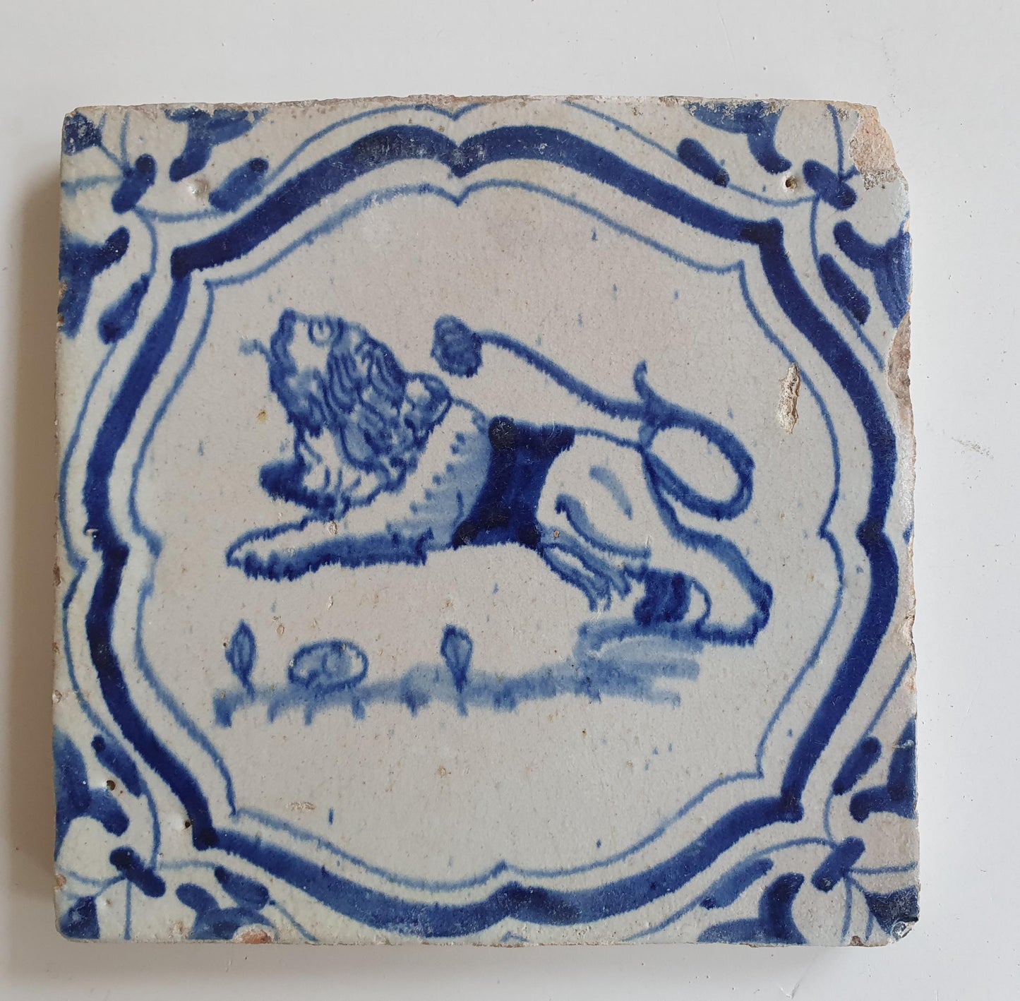Antique Delft Tile – Lion Motif, Winged Leaf Border (1620-1640)
