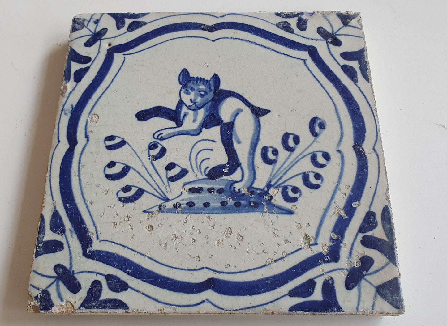 Antique Dutch Tile – Bear Motif, Winged-Leaf Border (1620-1640)