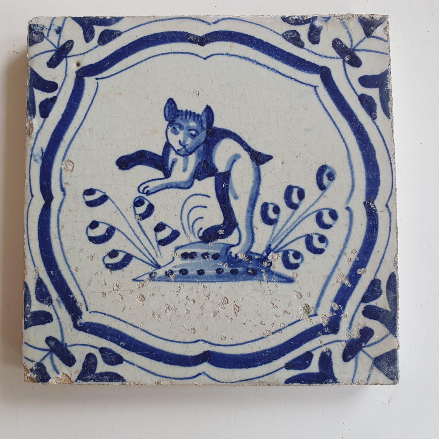 Antique Dutch Tile – Bear Motif, Winged-Leaf Border (1620-1640)