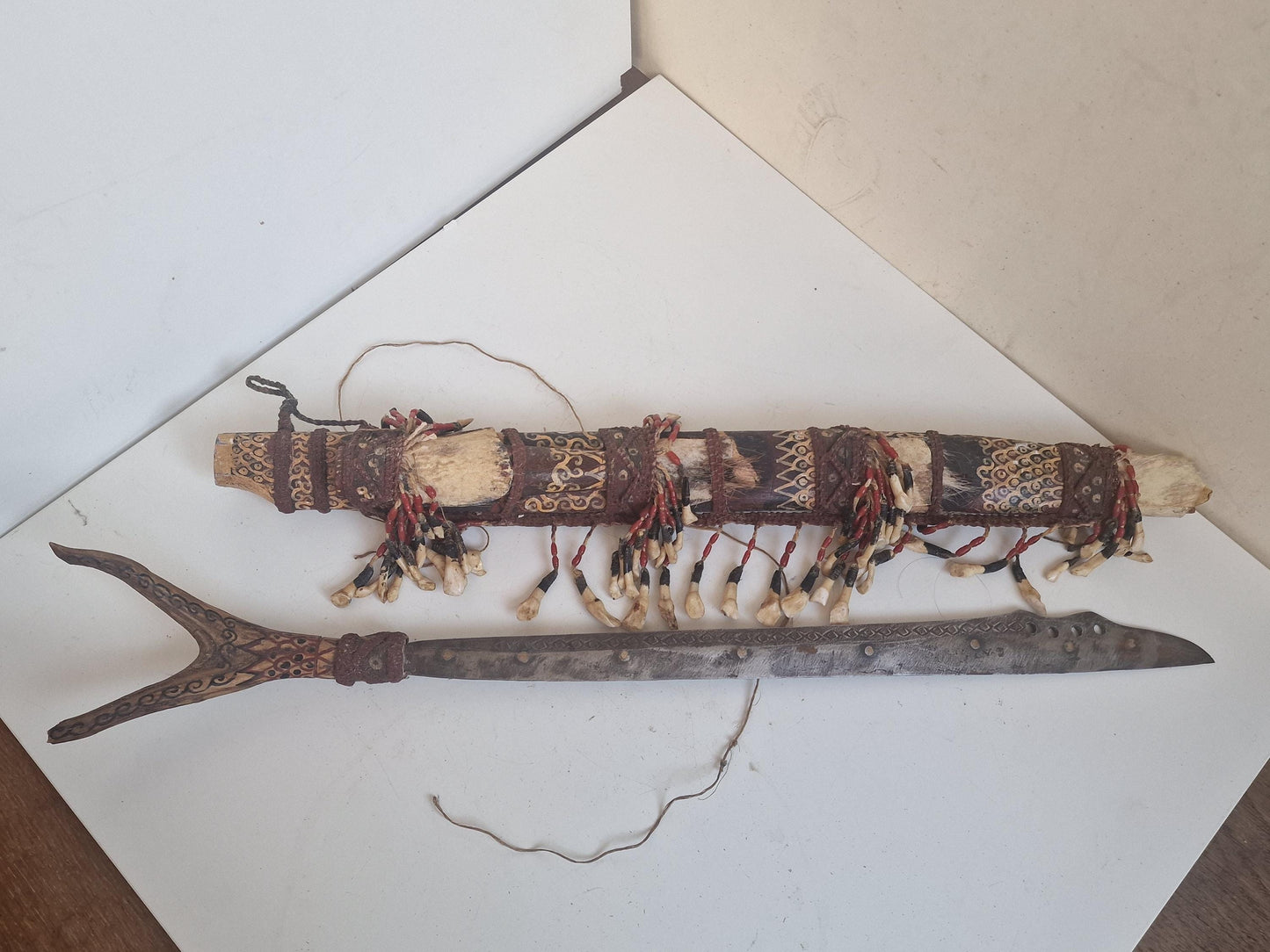 Authentic Dayak Mandau Sword – Borneo Tribal Headhunter Weapon with Real Teeth & Fur