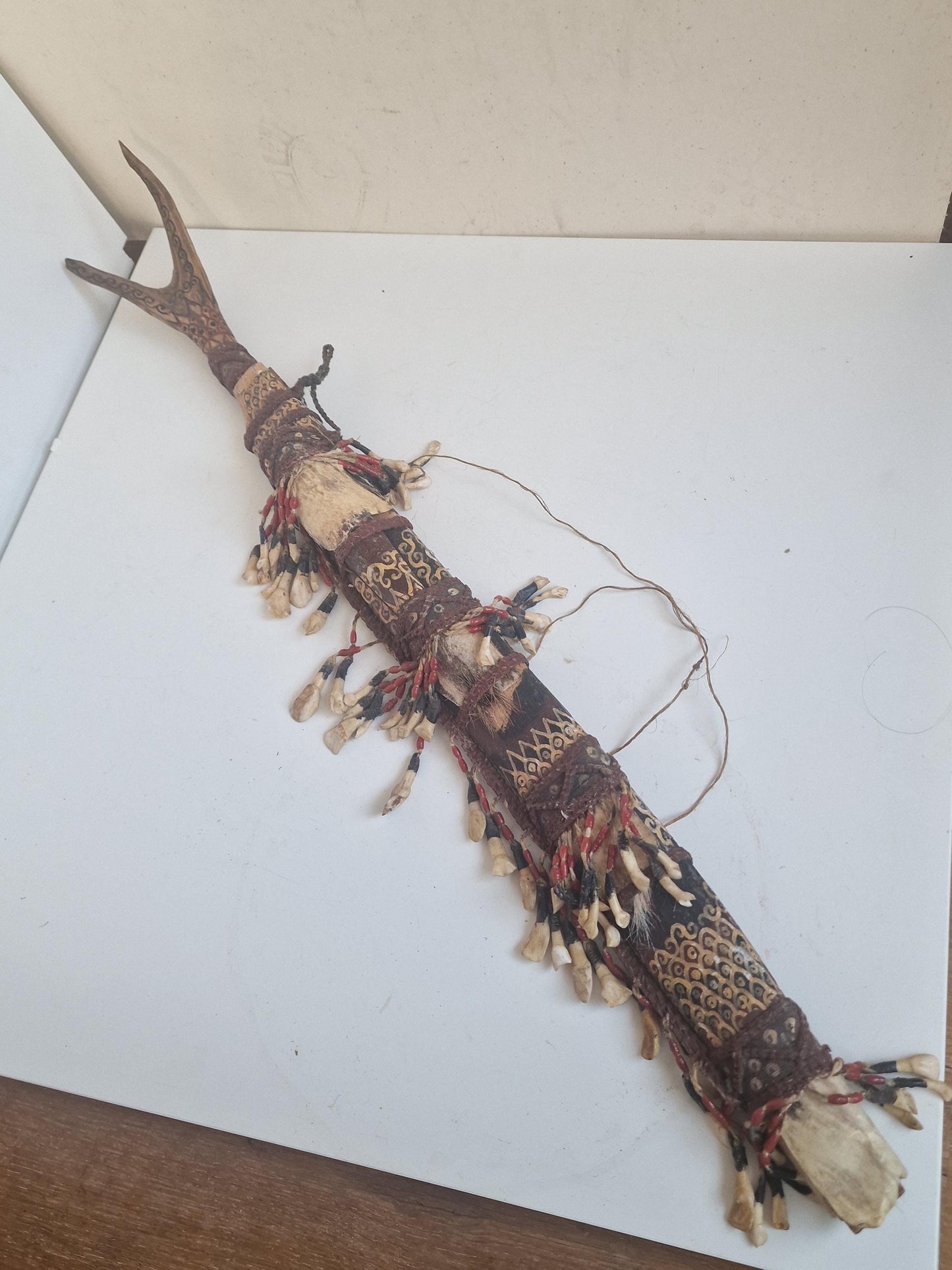Authentic Dayak Mandau Sword – Borneo Tribal Headhunter Weapon with Real Teeth & Fur