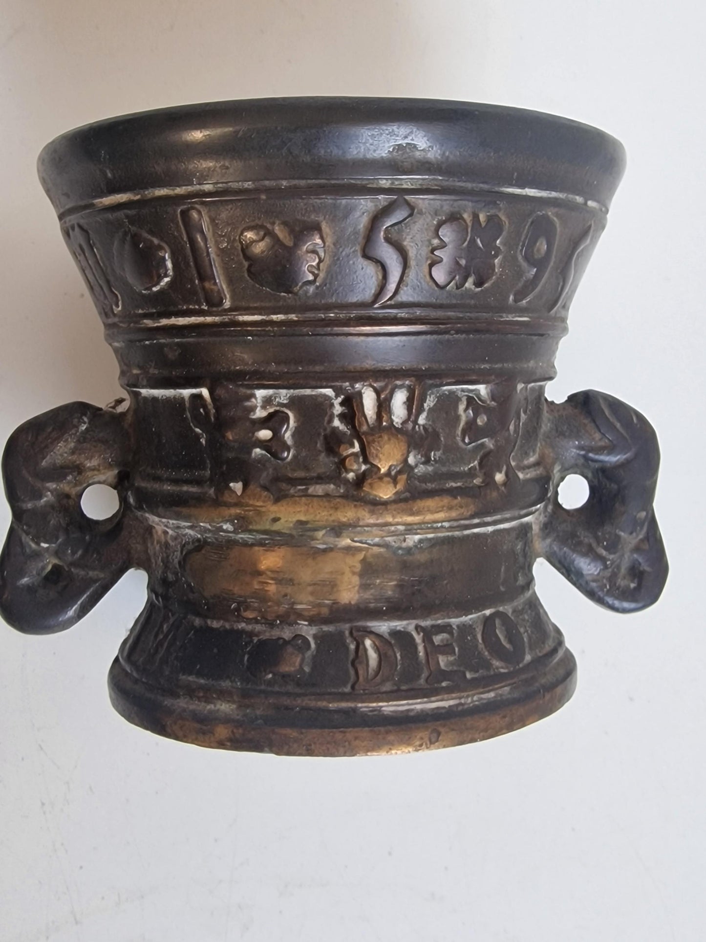 Renaissance Bronze Apothecary Mortar – Dated 1595 – “Laudate Deo” – Northern European Cast Bronze