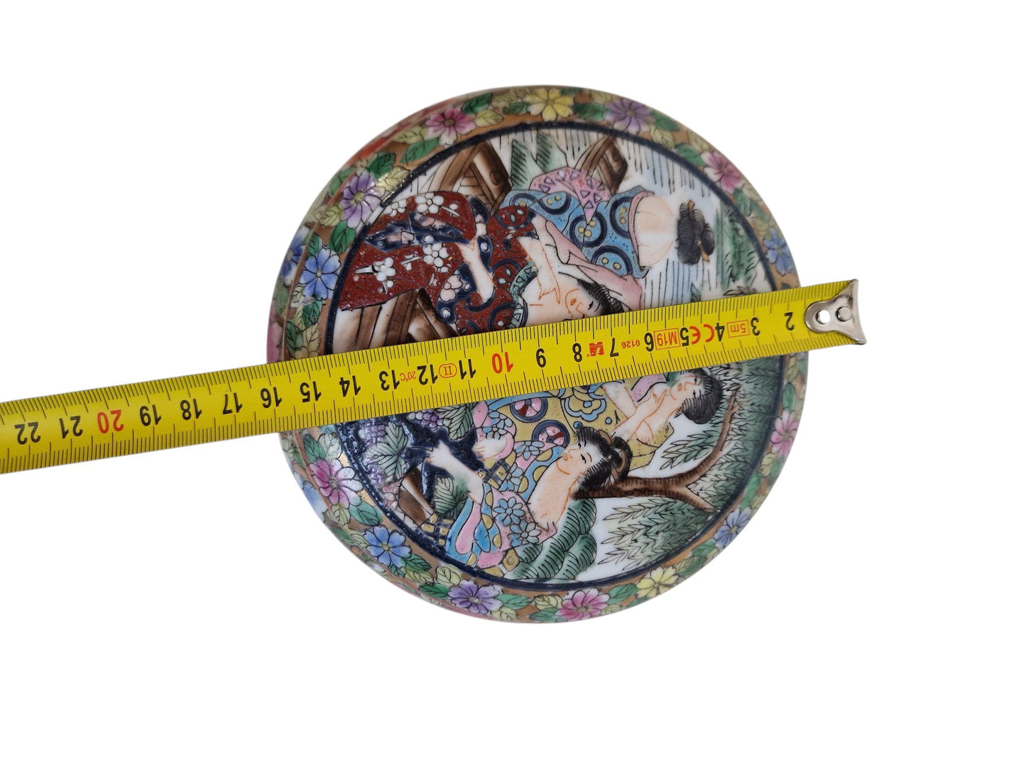 Antique Chinese Porcelain Box – Hand-Painted Famille Rose Erotic Scene