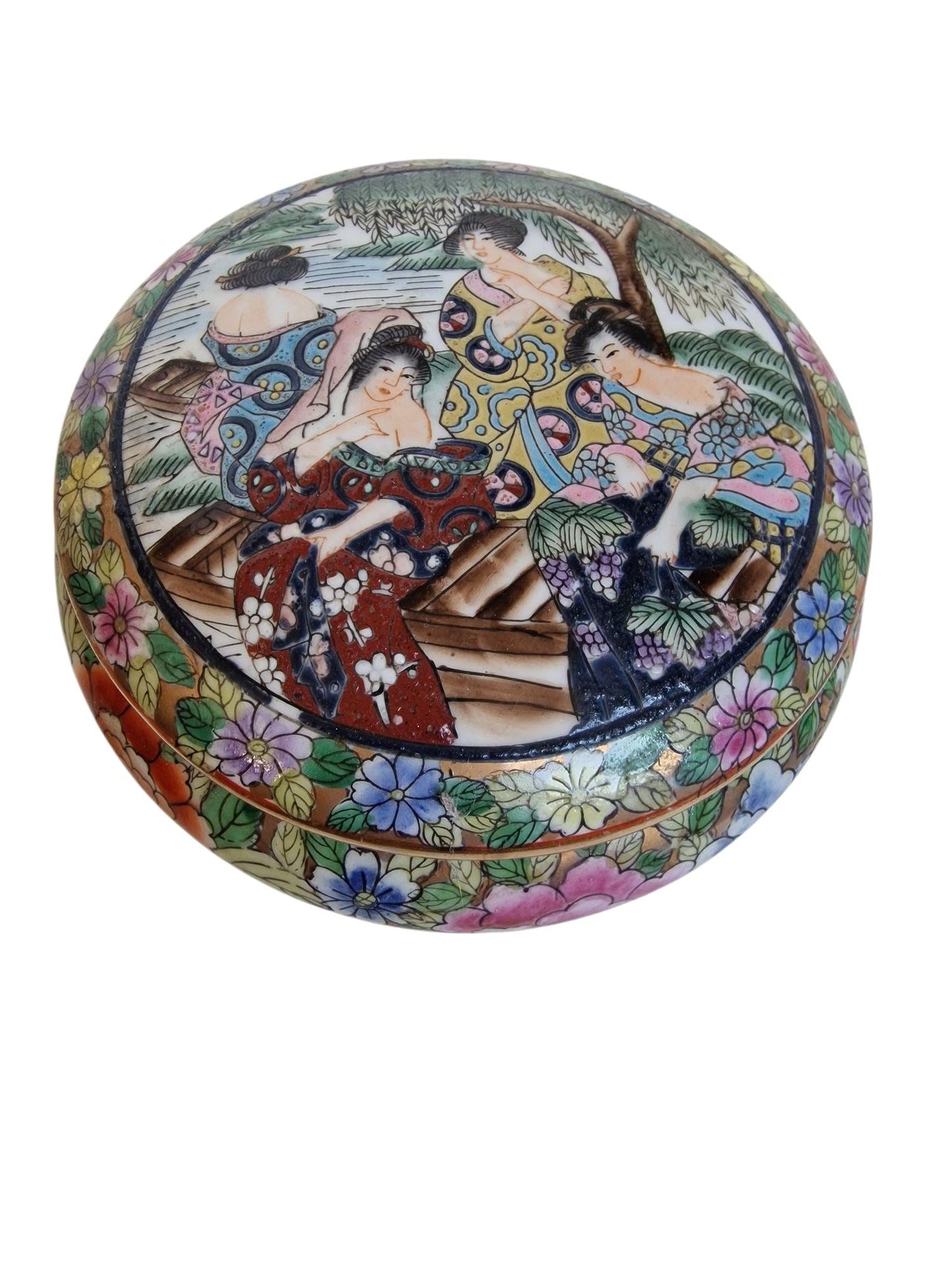 Antique Chinese Porcelain Box – Hand-Painted Famille Rose Erotic Scene