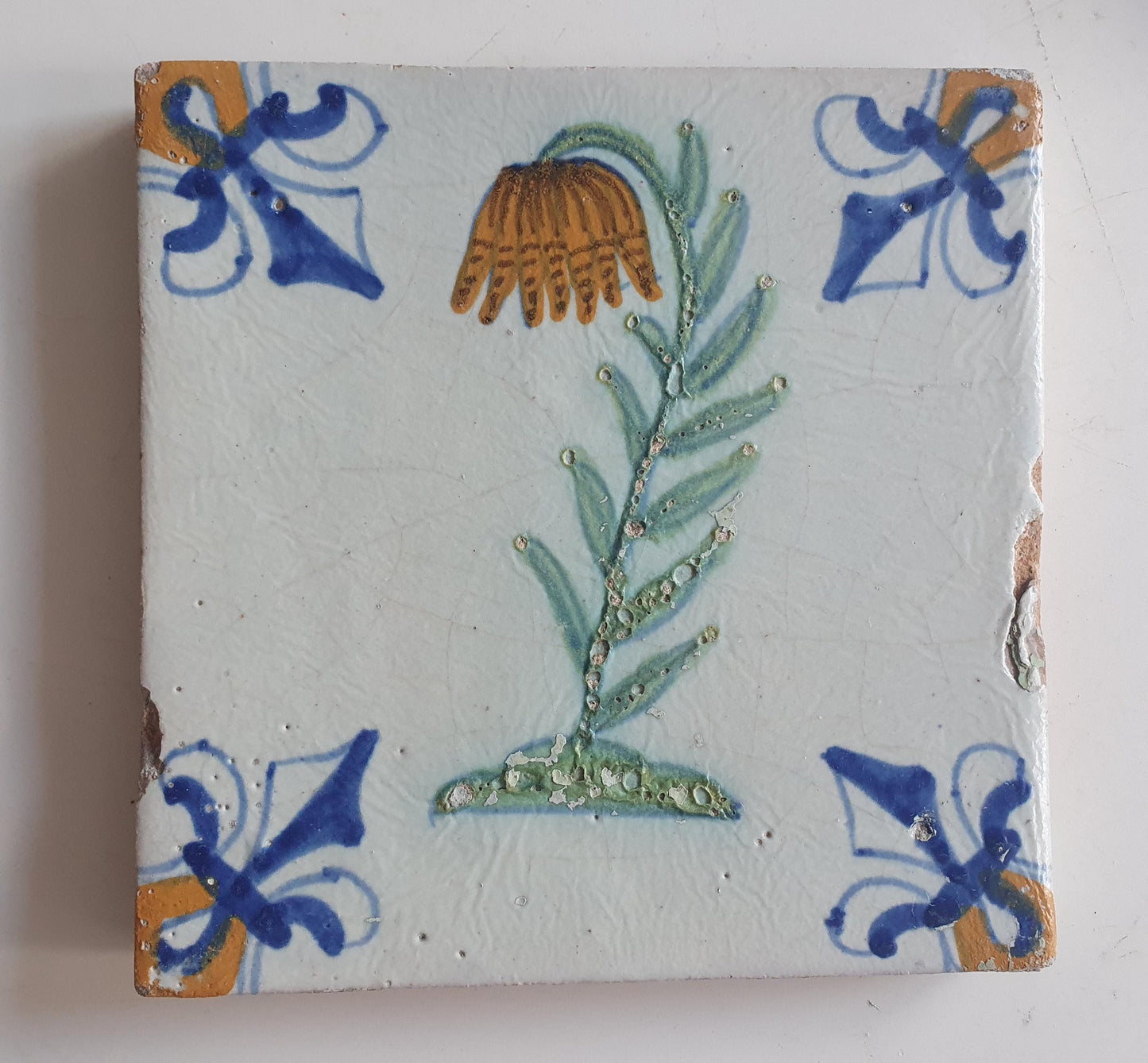 dutch flower  Gouda rare delft polychrome tile, 1620